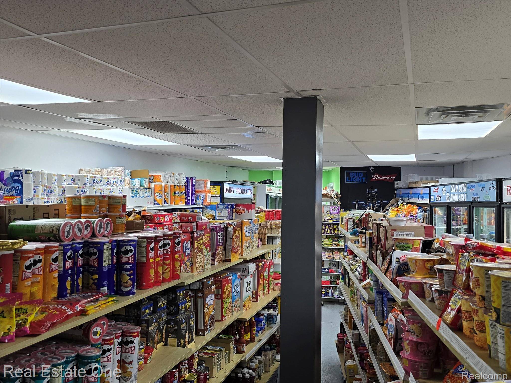 Southfield, MI 48033,27105 Shiawassee RD