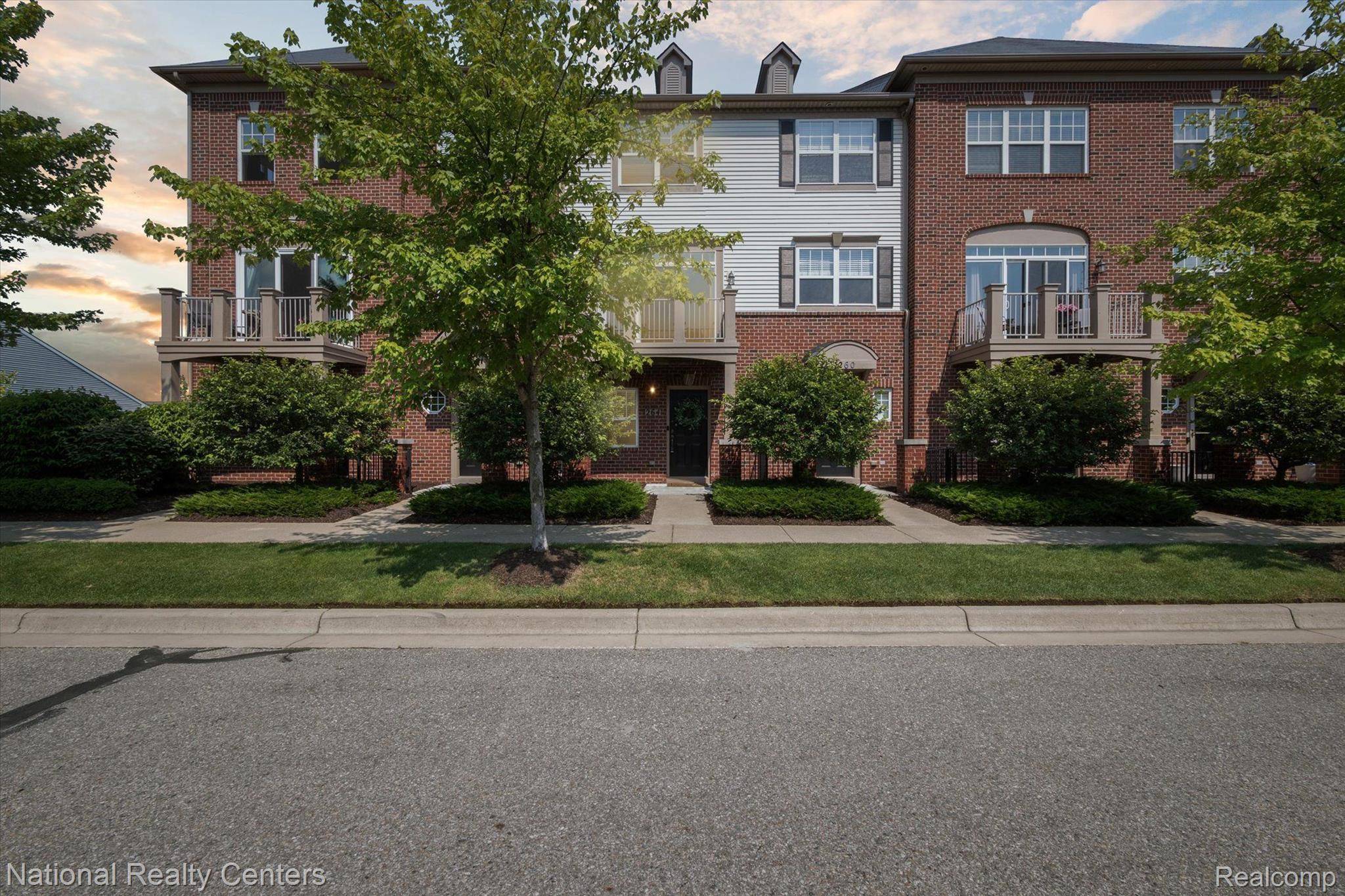 Wixom, MI 48393,264 WRIGHT ST