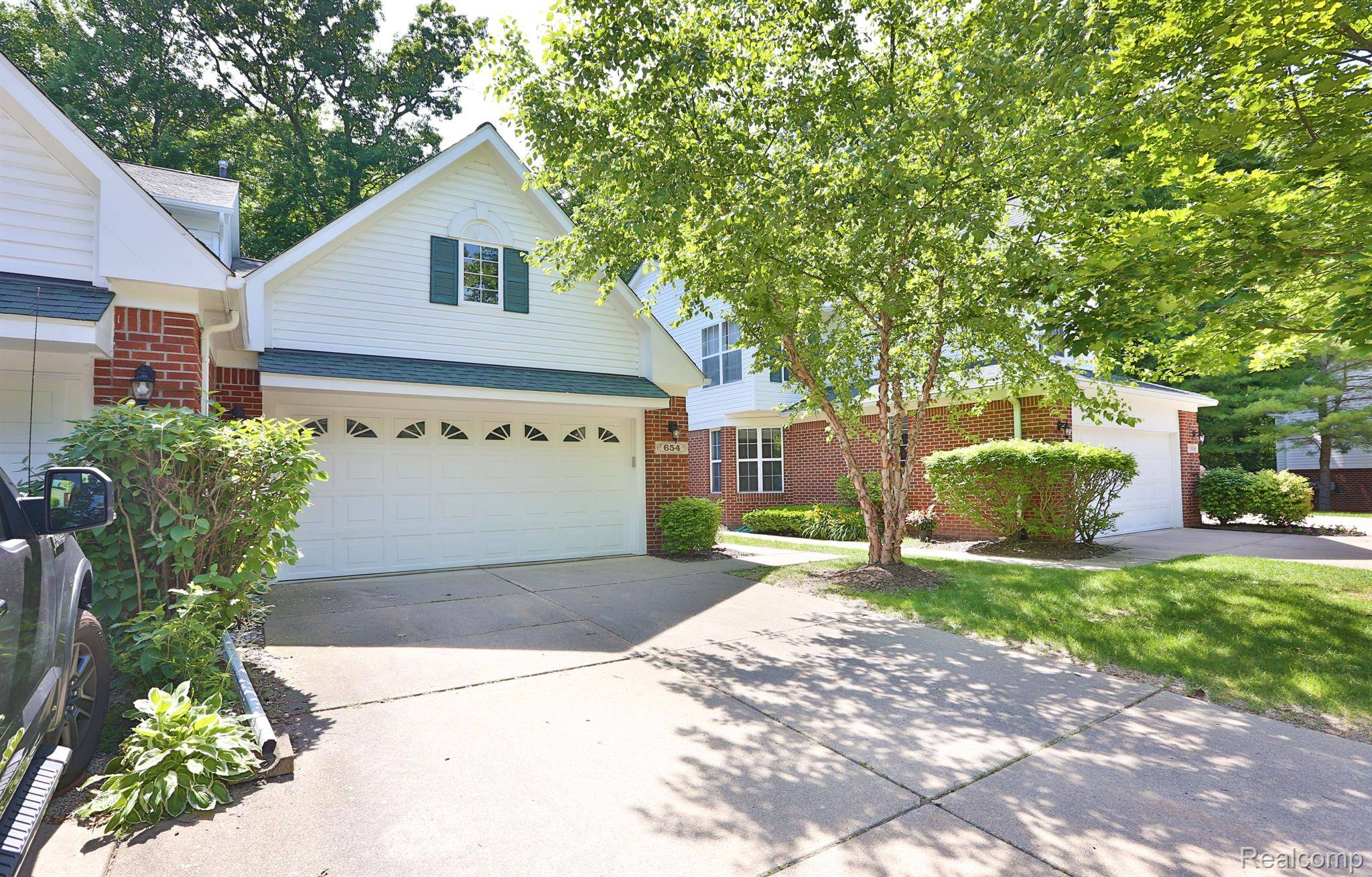 Wixom, MI 48393,654 CHESTNUT DR