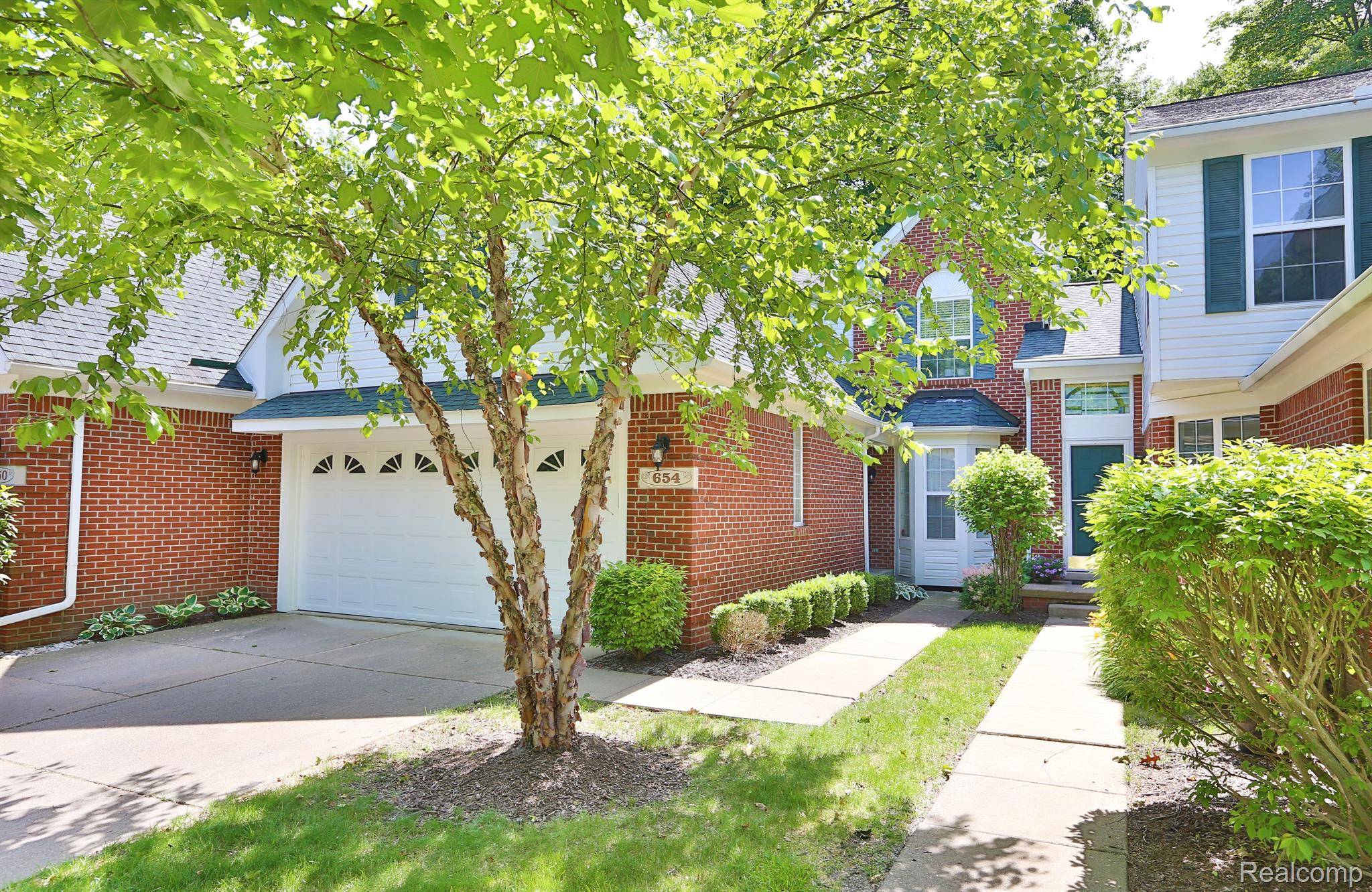 Wixom, MI 48393,654 CHESTNUT DR