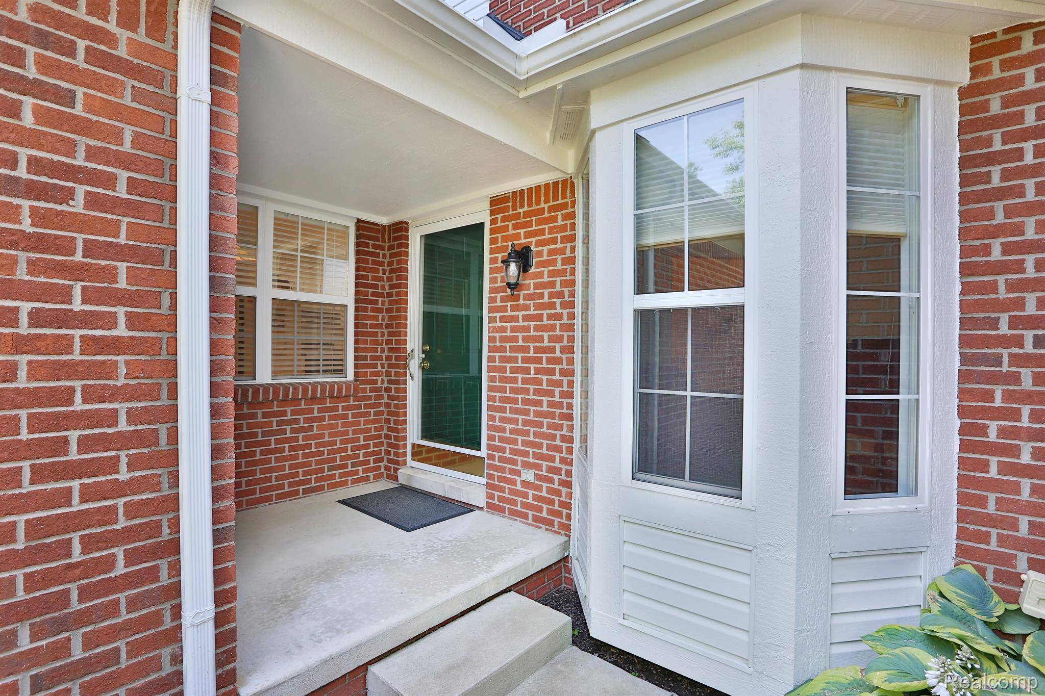 Wixom, MI 48393,654 CHESTNUT DR