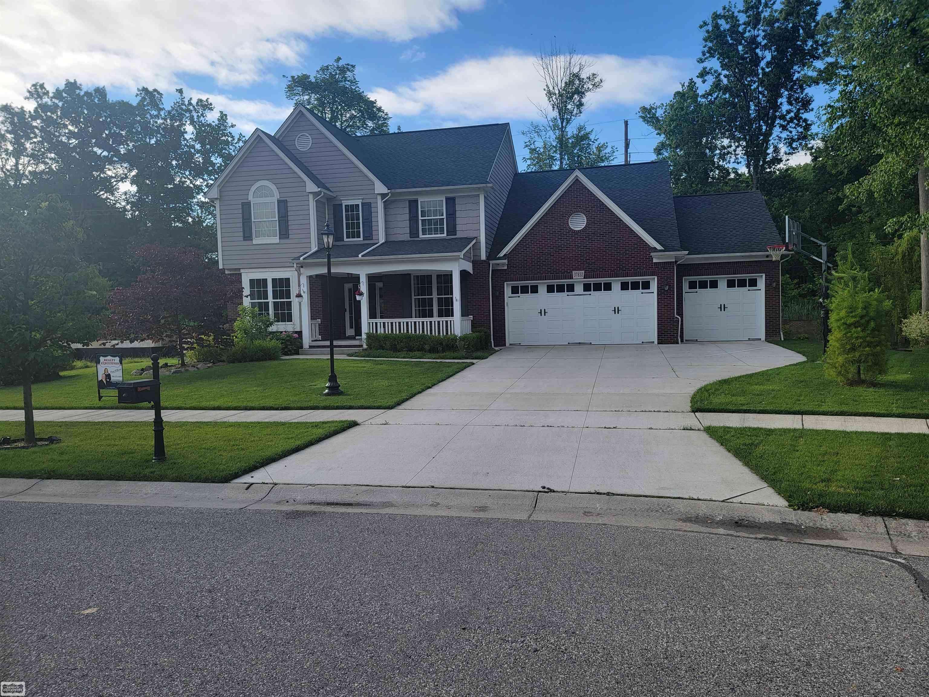 Harrison Twp, MI 48045,37832 Trillium PL