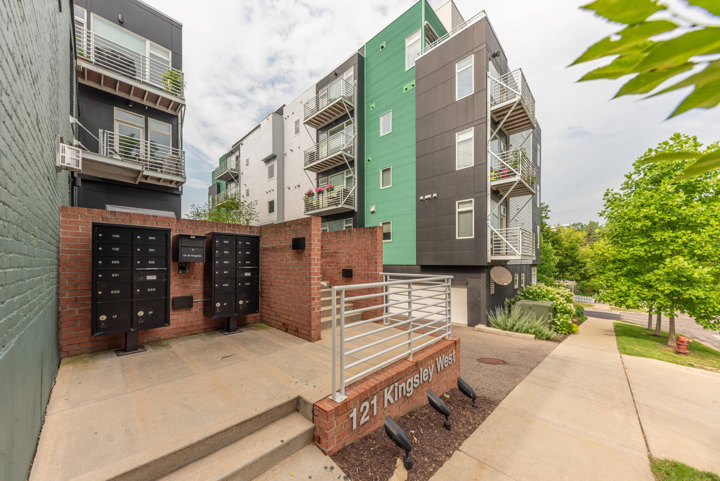 Ann Arbor, MI 48103,121 W Kingsley ST #201