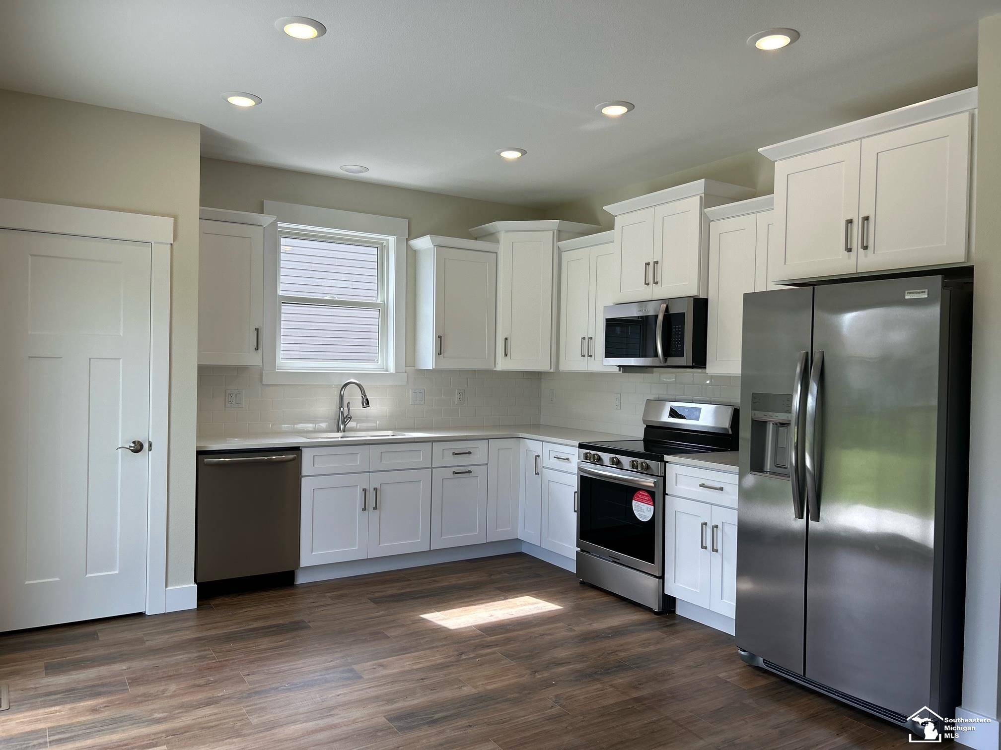 Lambertville, MI 48144,4127 Casey DR