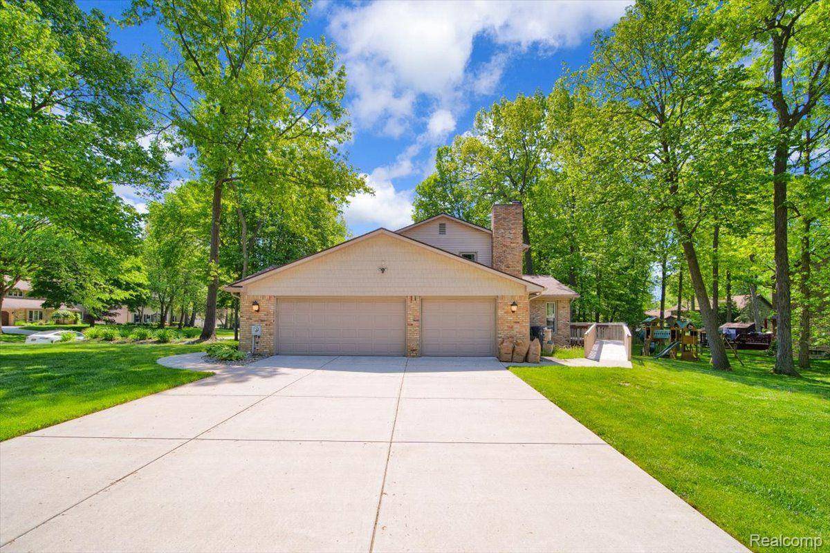 Grand Blanc, MI 48439,1304 KINGS CARRIAGE RD