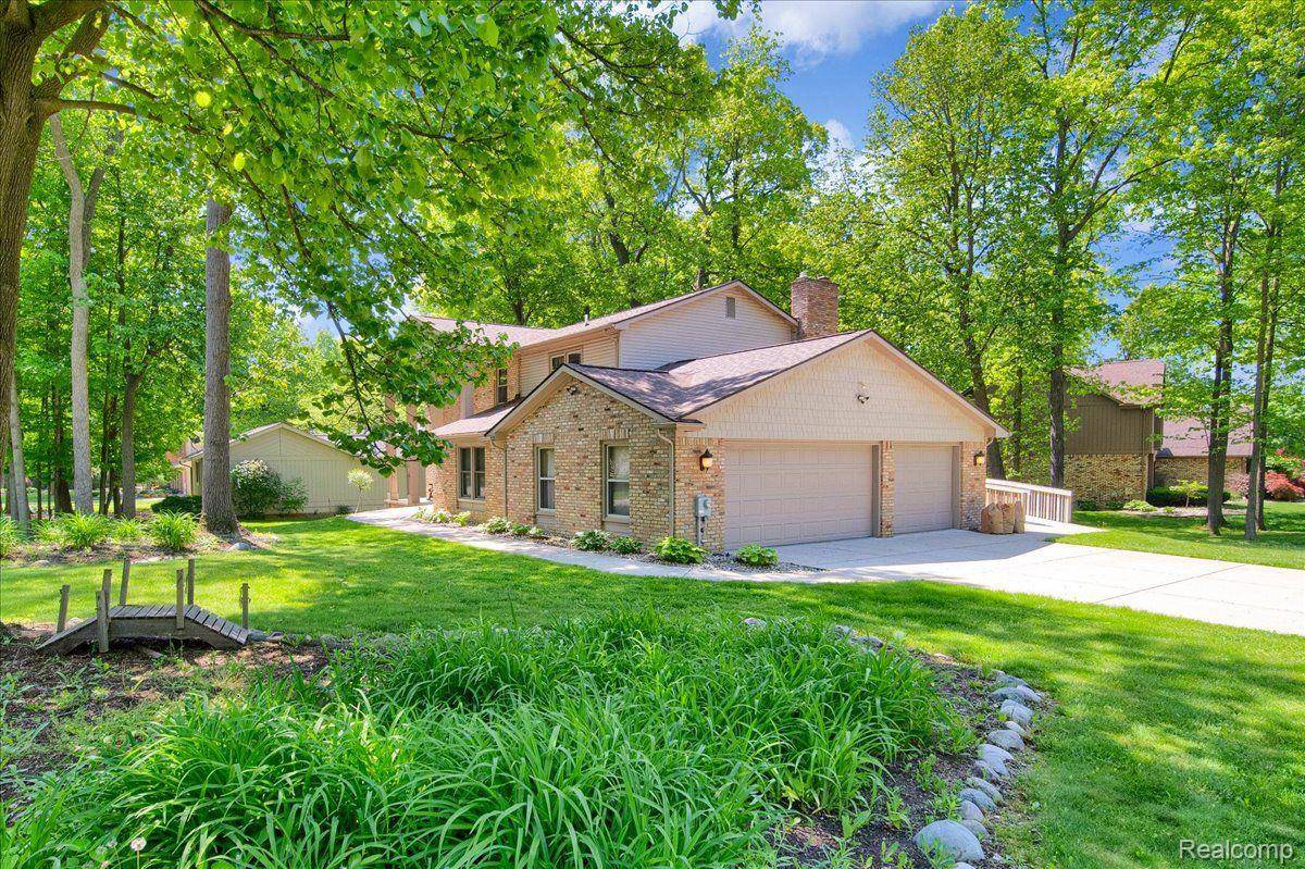 Grand Blanc, MI 48439,1304 KINGS CARRIAGE RD