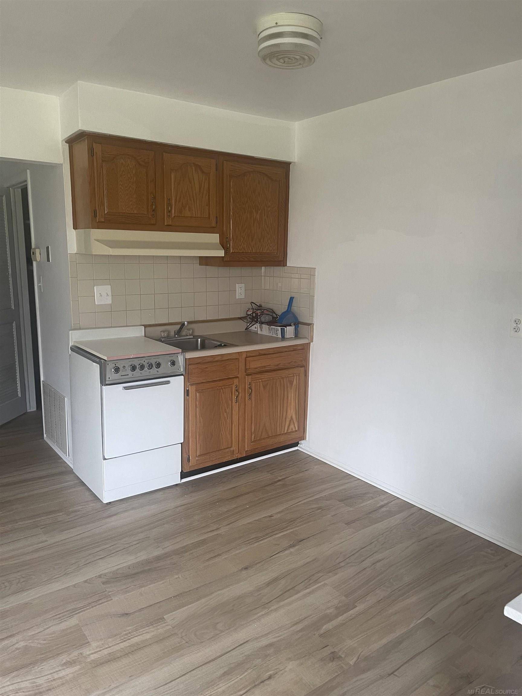 Roseville, MI 48066,25747 Salem ST