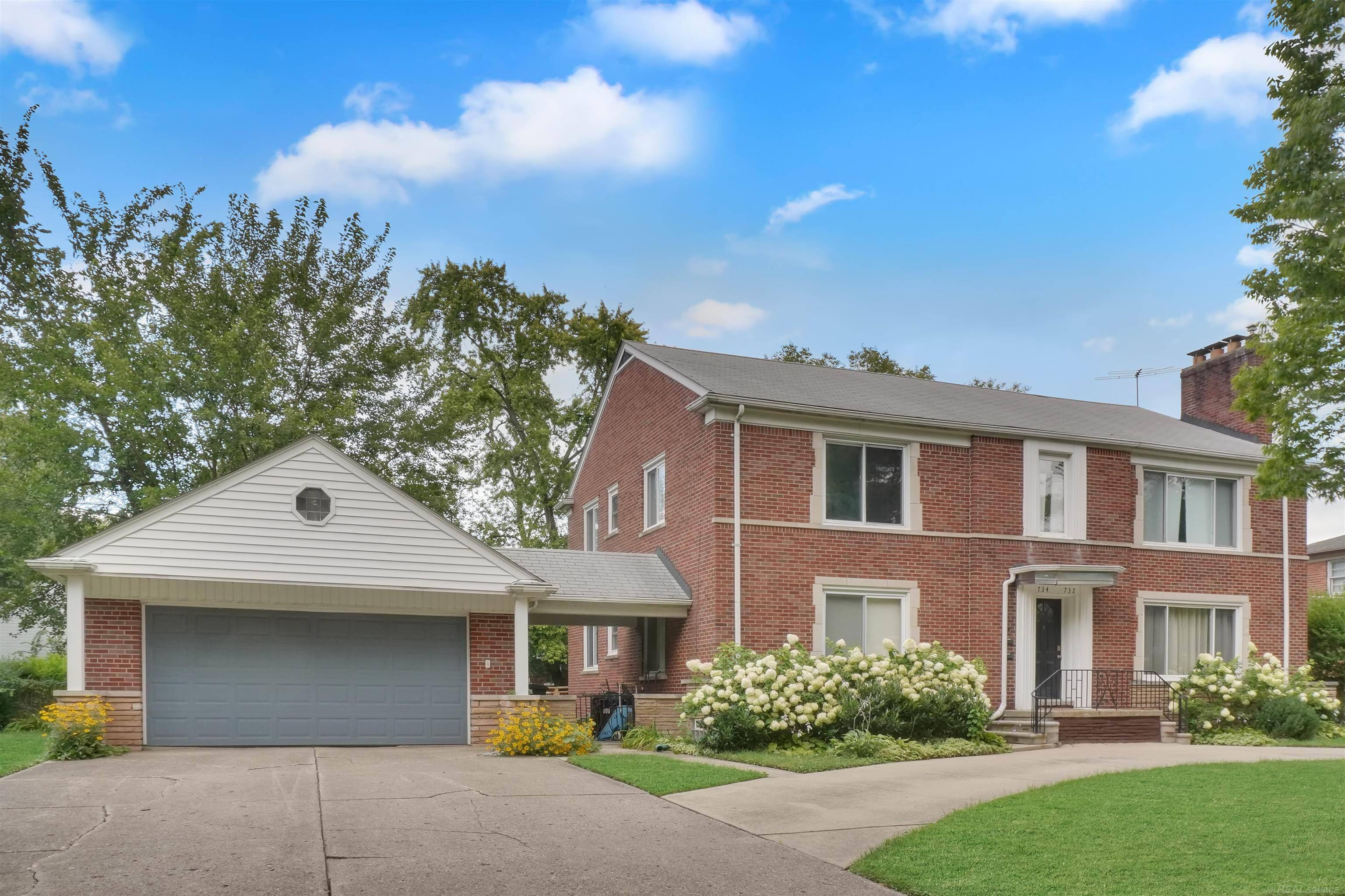 Grosse Pointe Park, MI 48230,732 734 Harcourt RD