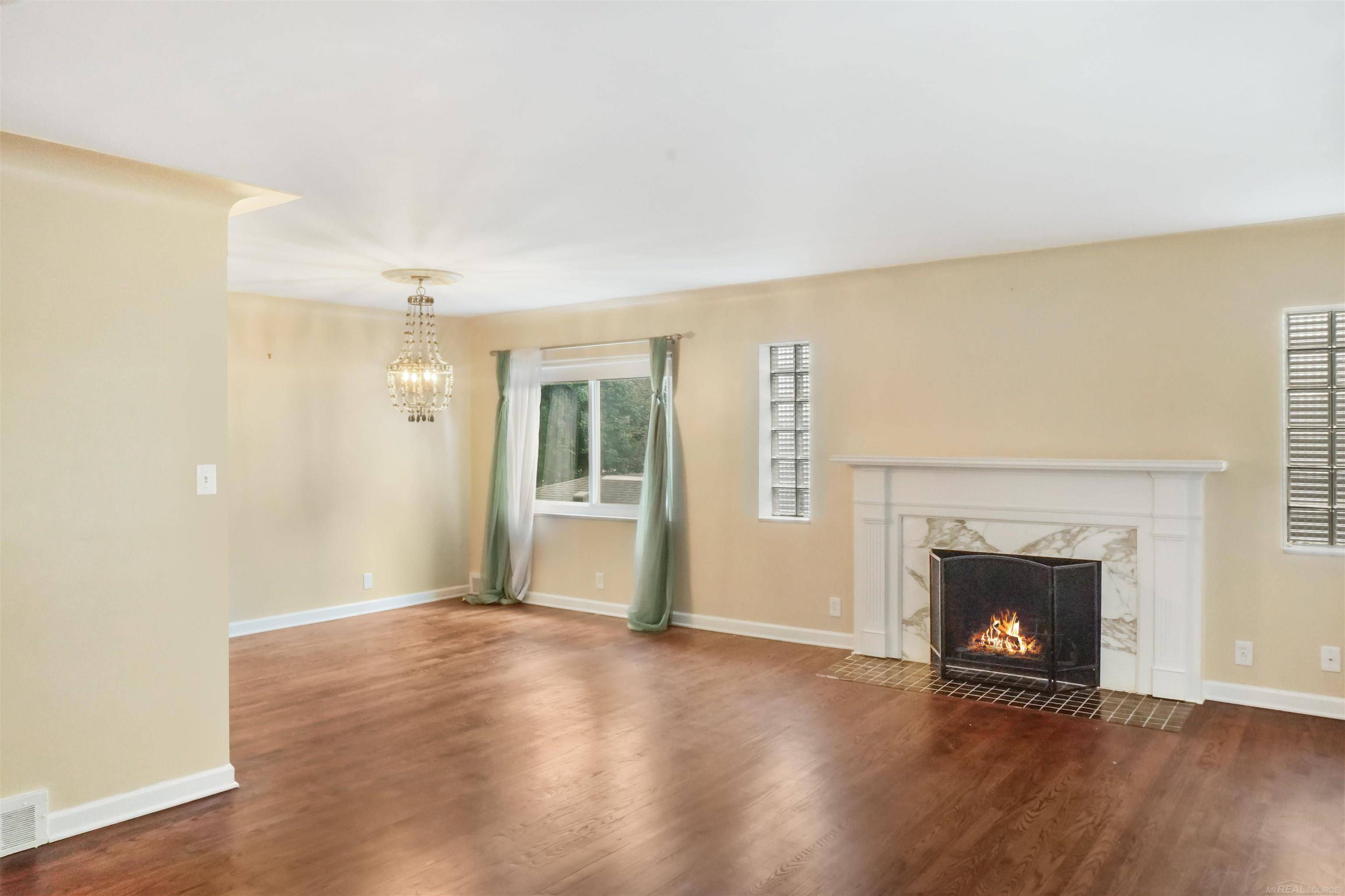 Grosse Pointe Park, MI 48230,732 734 Harcourt RD