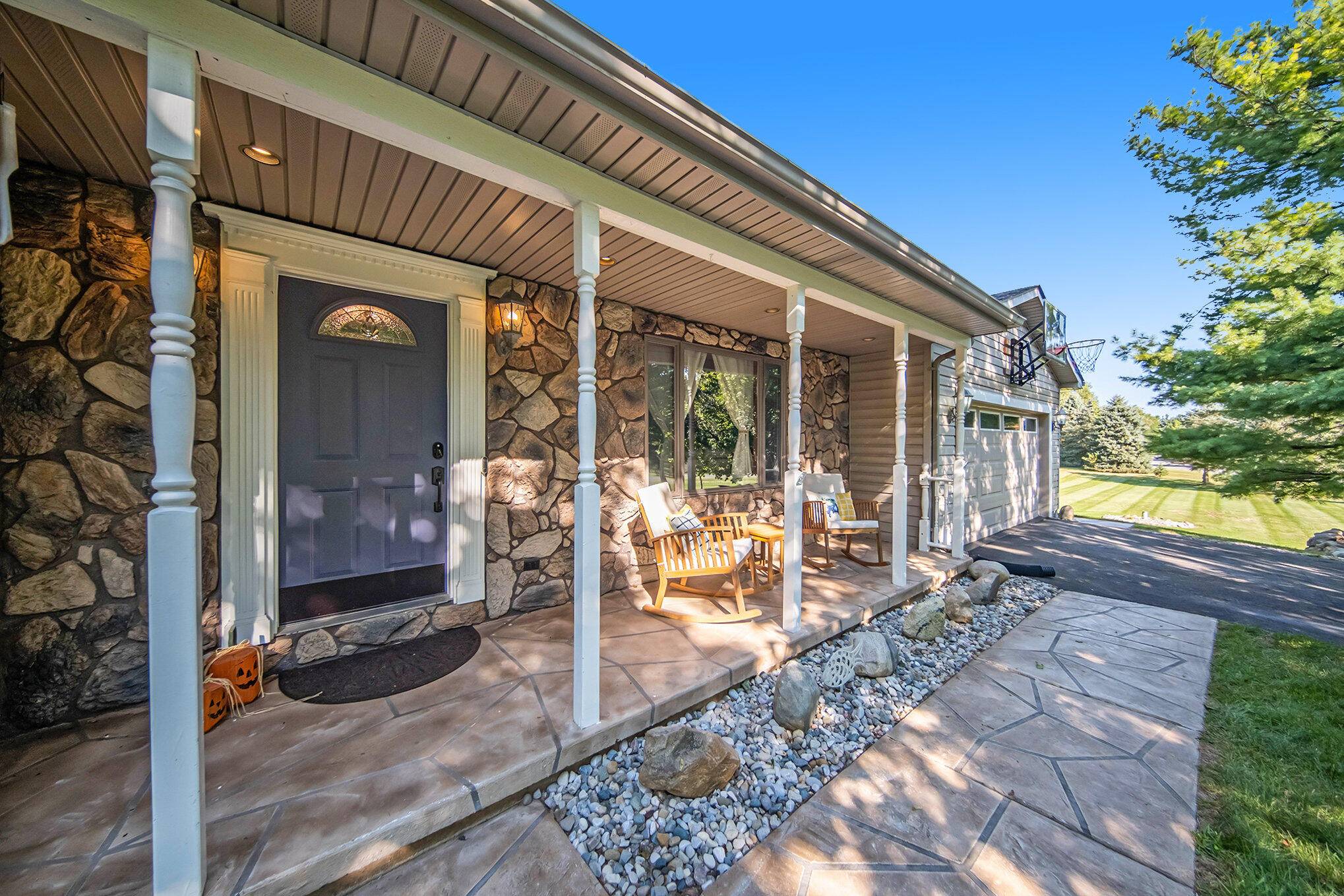 Saline, MI 48176,9762 York Woods DR