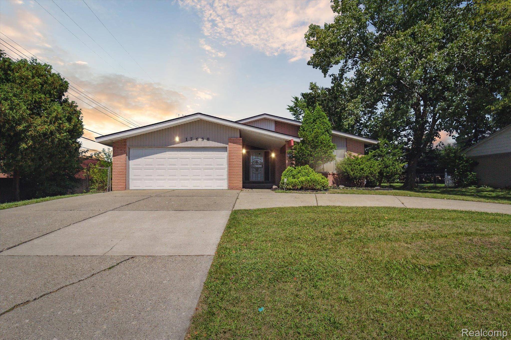 Lathrup Village, MI 48076,17630 LINCOLN DR