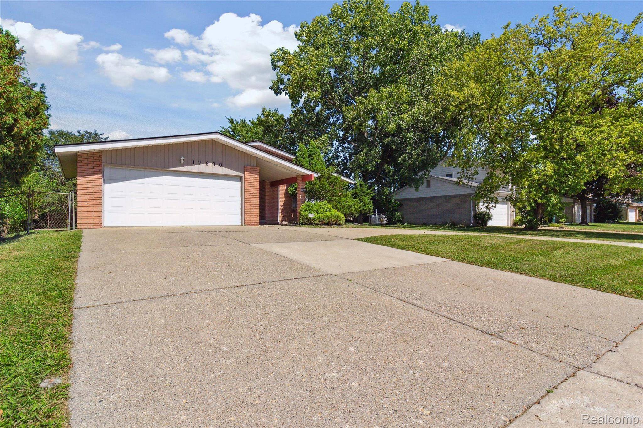 Lathrup Village, MI 48076,17630 LINCOLN DR