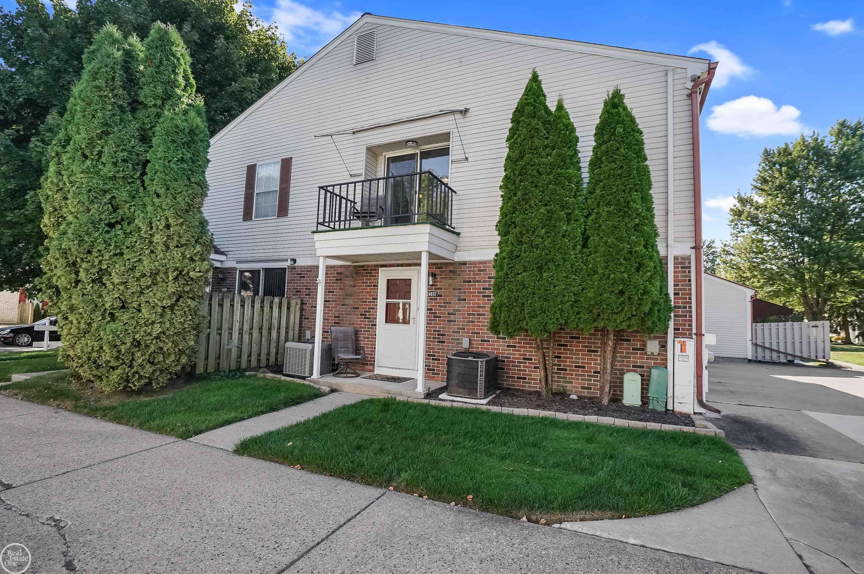 Harrison Twp, MI 48045,24697 Meadow LN