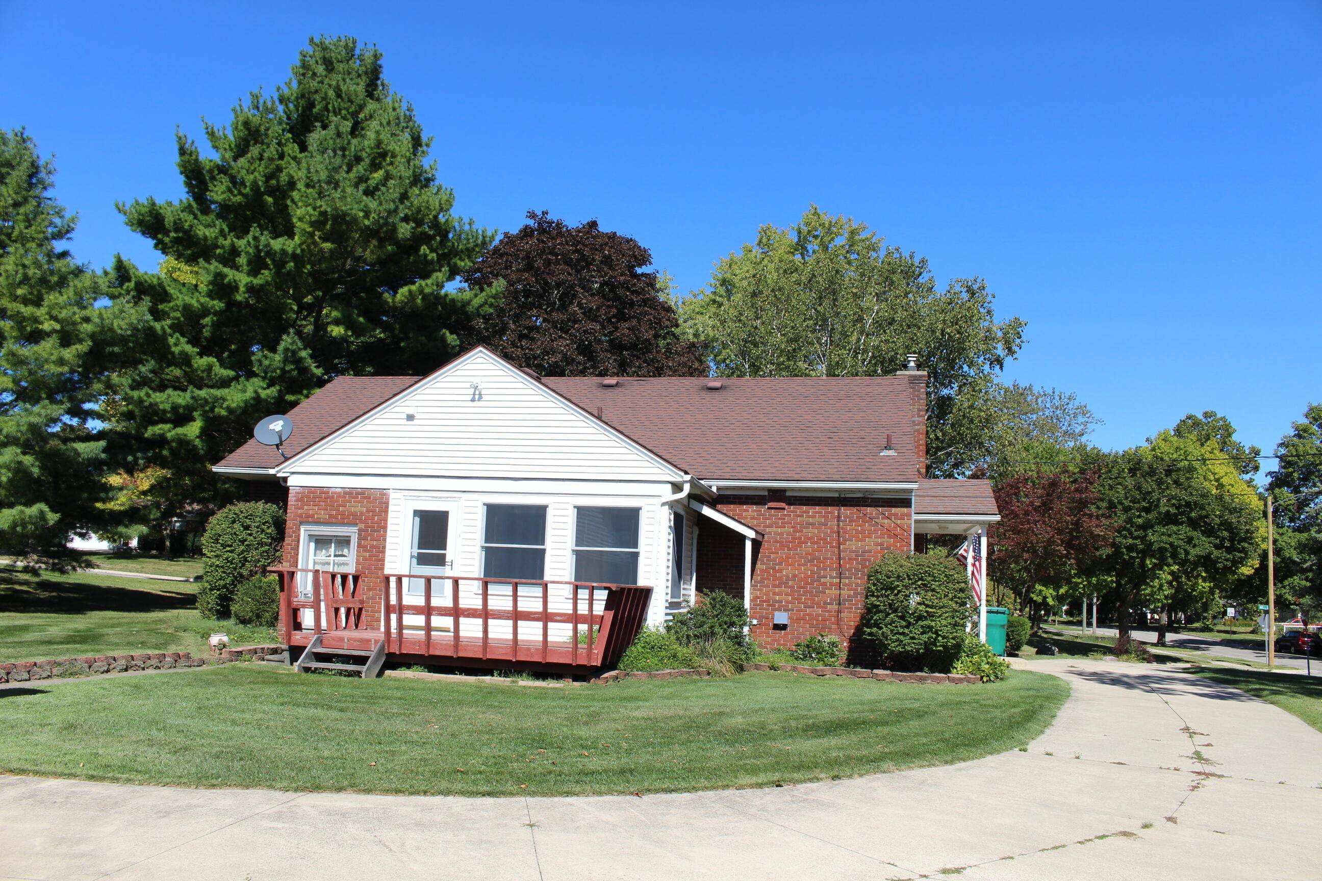 Saline, MI 48176,305 Mills RD