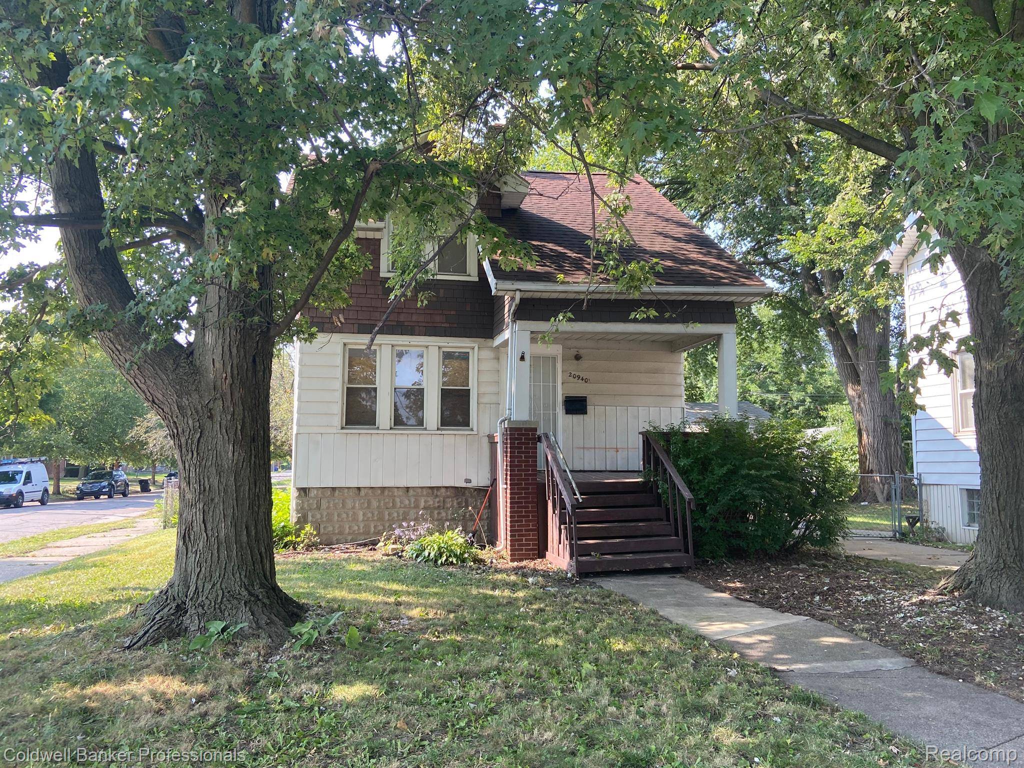 Grosse Pointe, MI 48236,20940 MOROSS RD