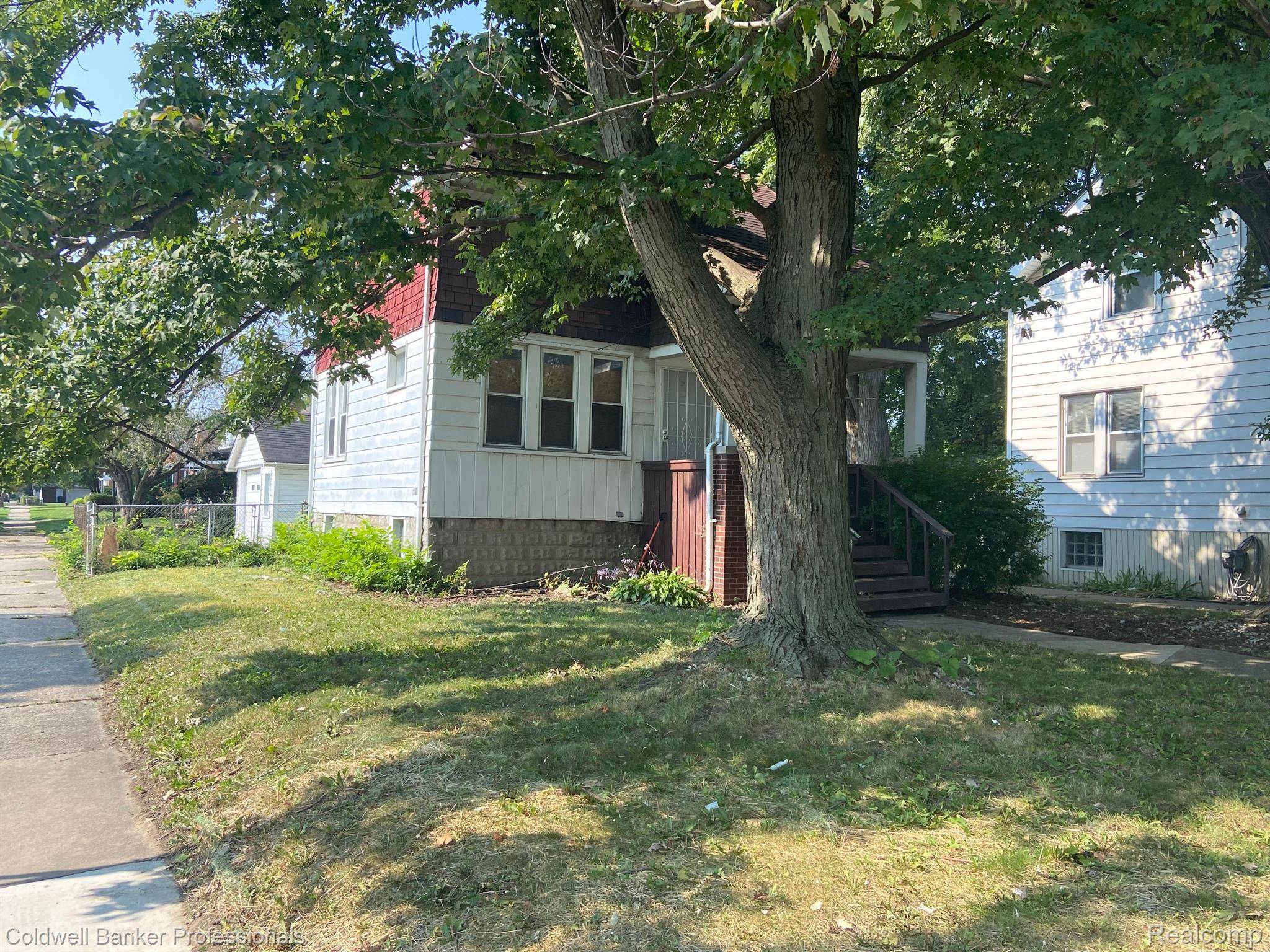 Grosse Pointe, MI 48236,20940 MOROSS RD