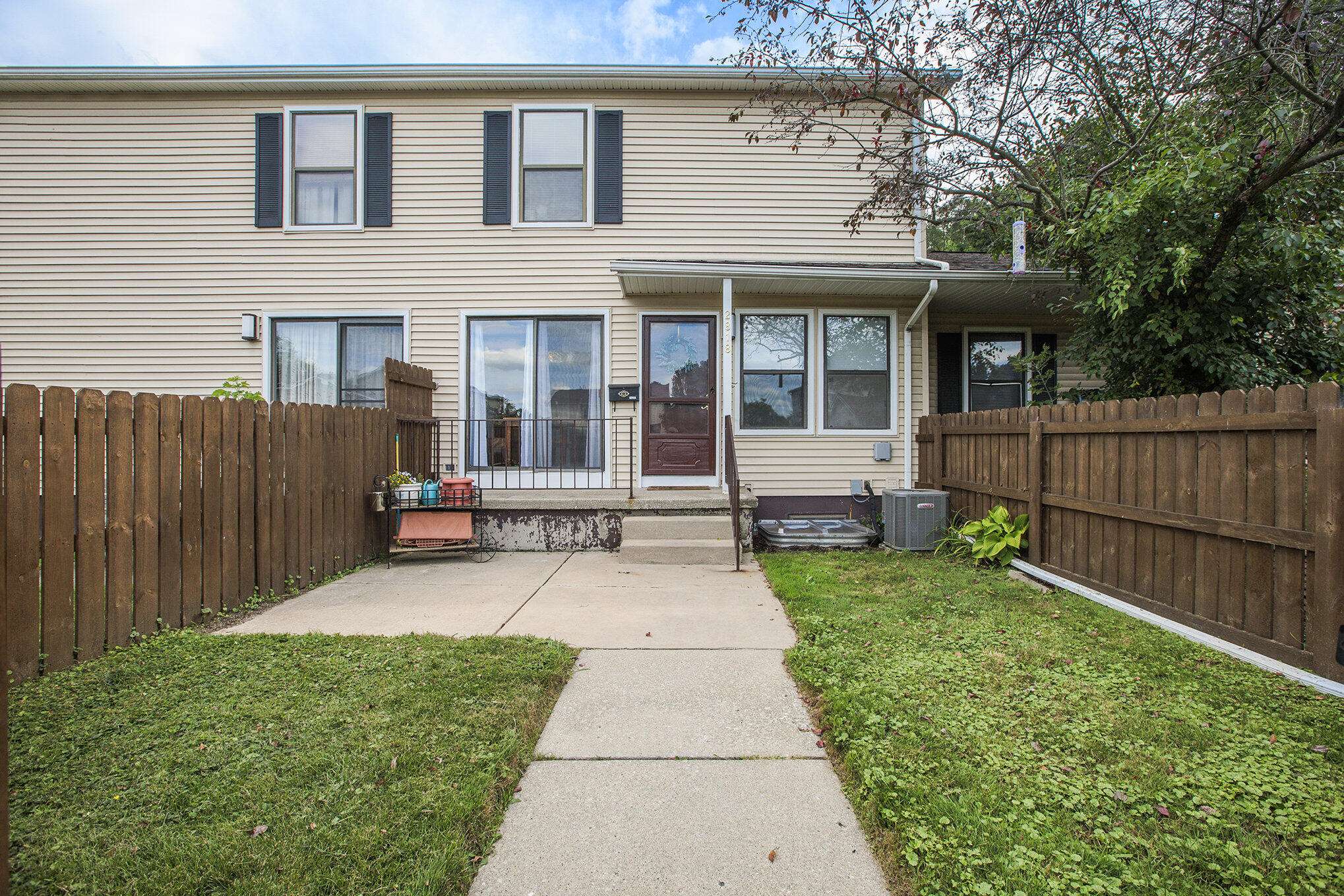 Ypsilanti, MI 48197,2818 Roundtree BLVD