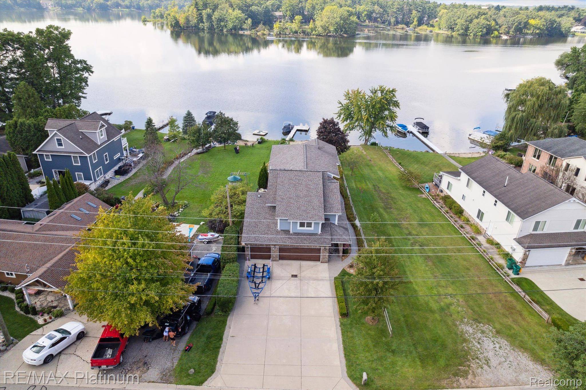 Brighton, MI 48116,1400 BRIGHTON LAKE RD