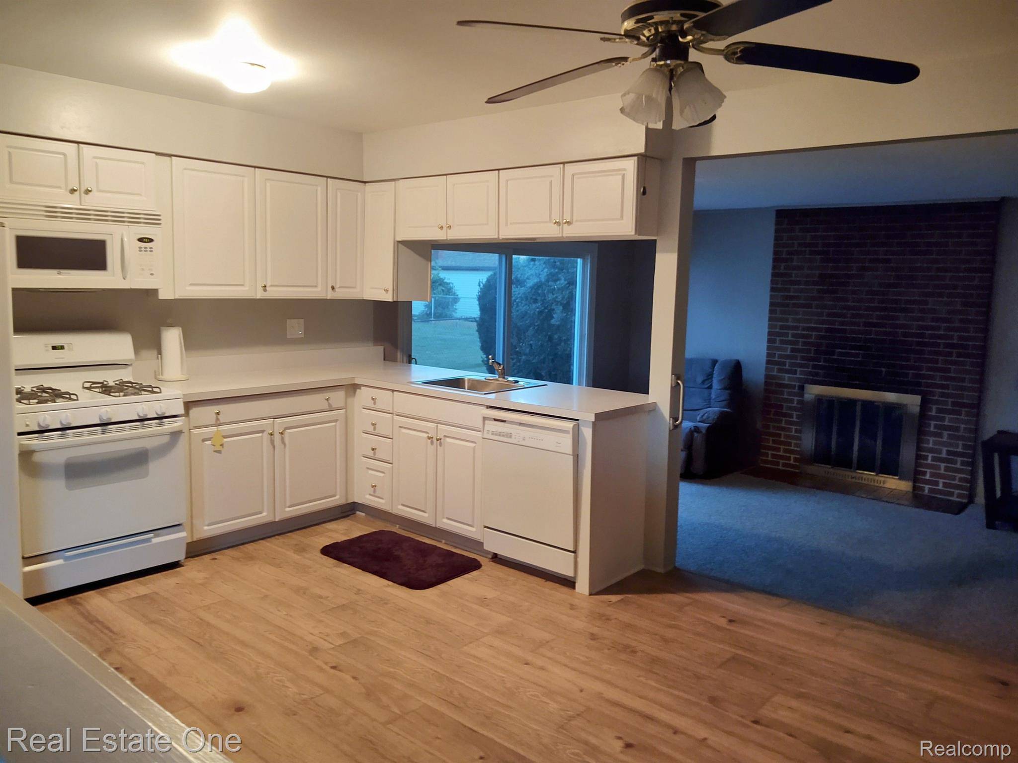 Sterling Heights, MI 48313,11306 JACQUELINE DR