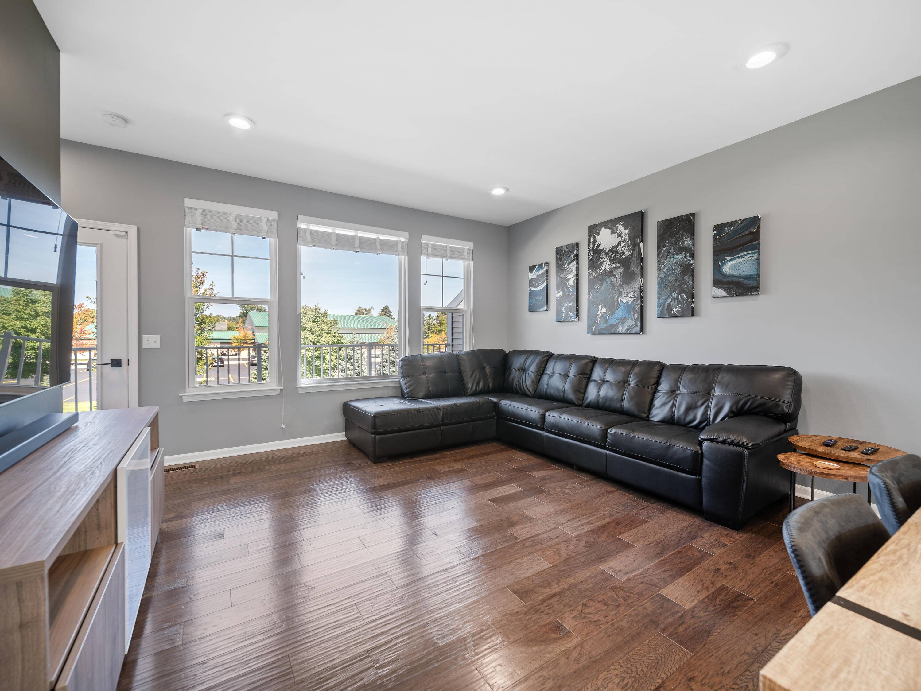 Wixom, MI 48393,453 Wright ST