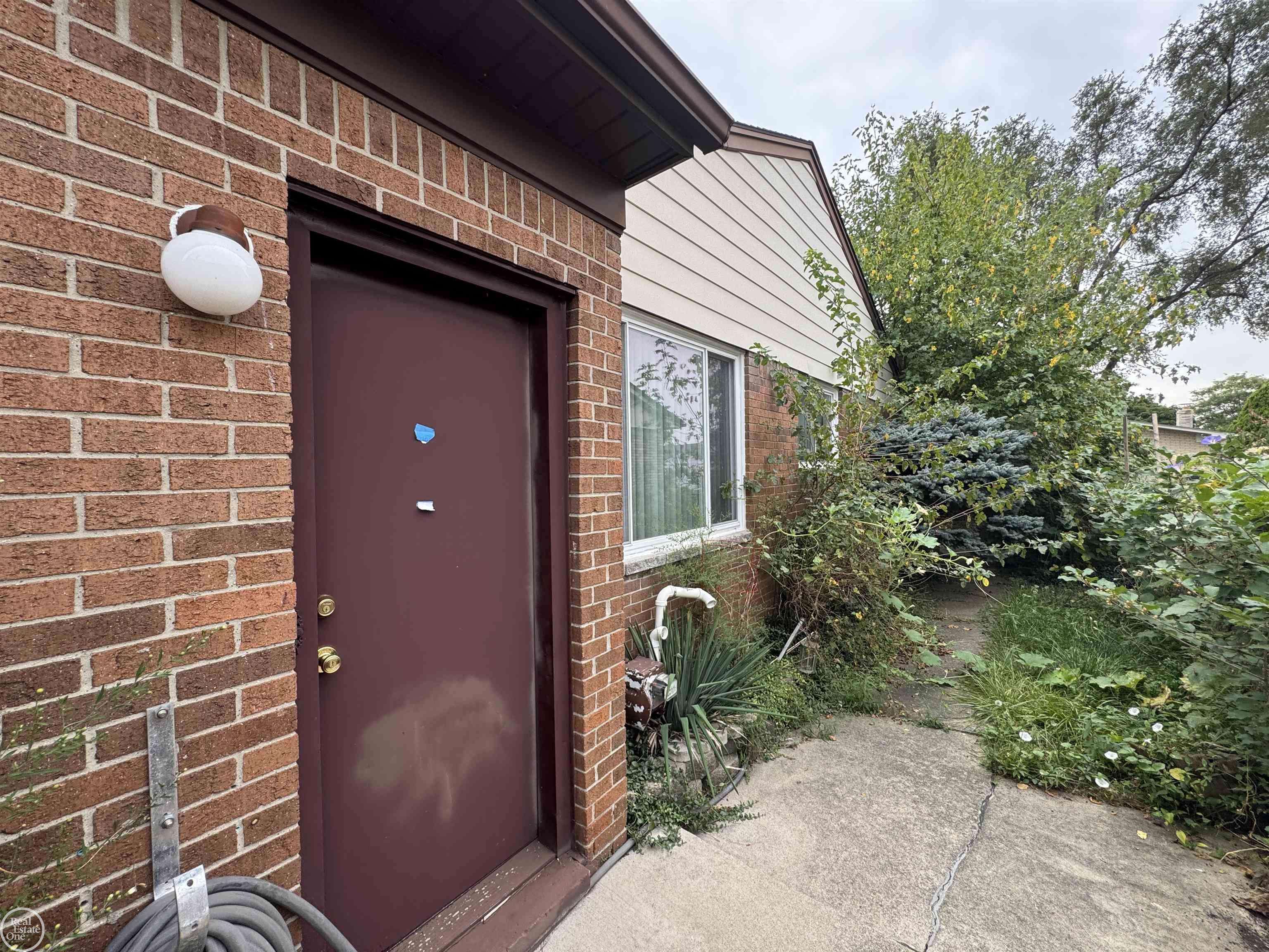 Sterling Heights, MI 48310,4142 Jefferson DR