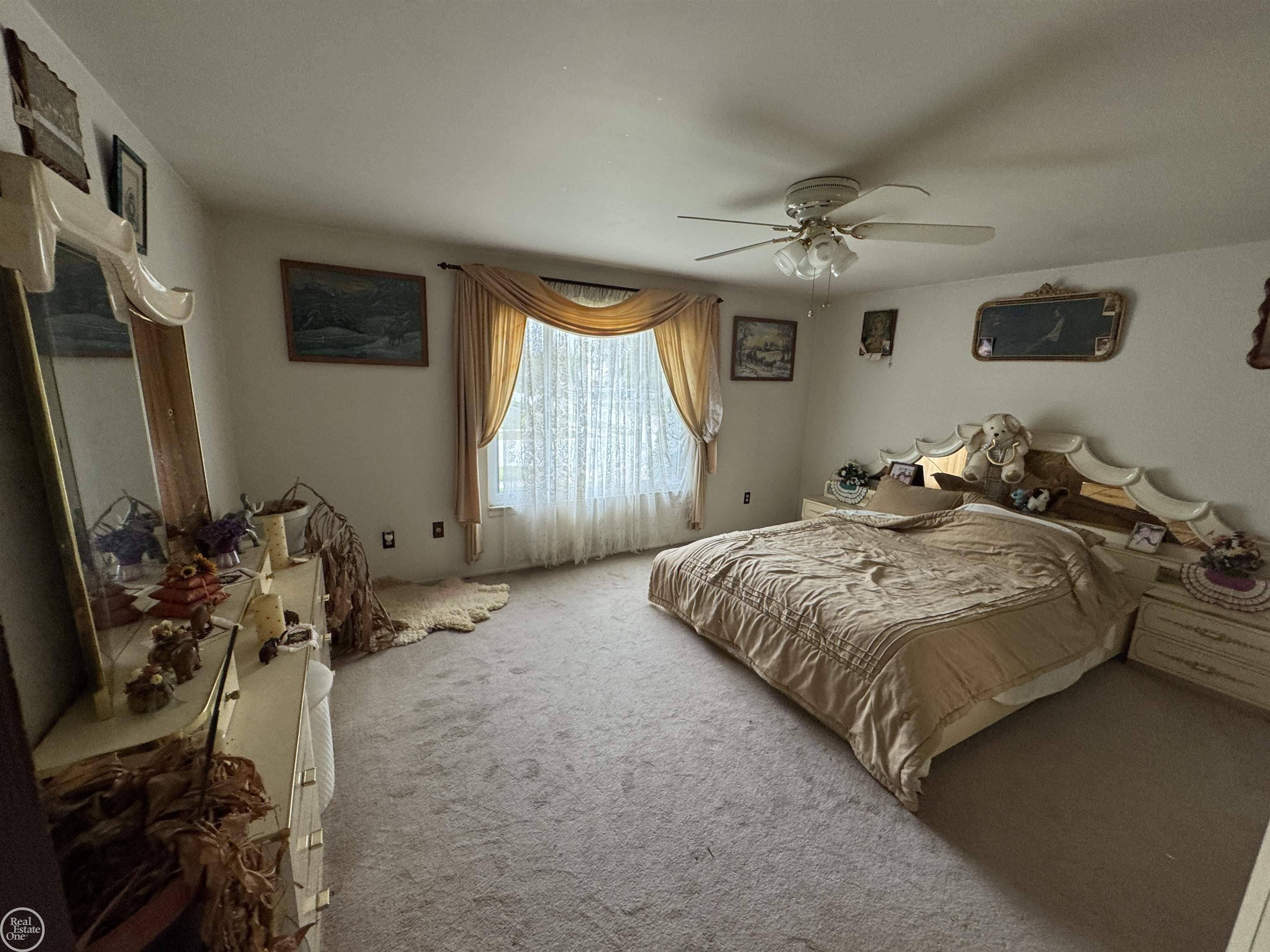 Sterling Heights, MI 48310,4142 Jefferson DR