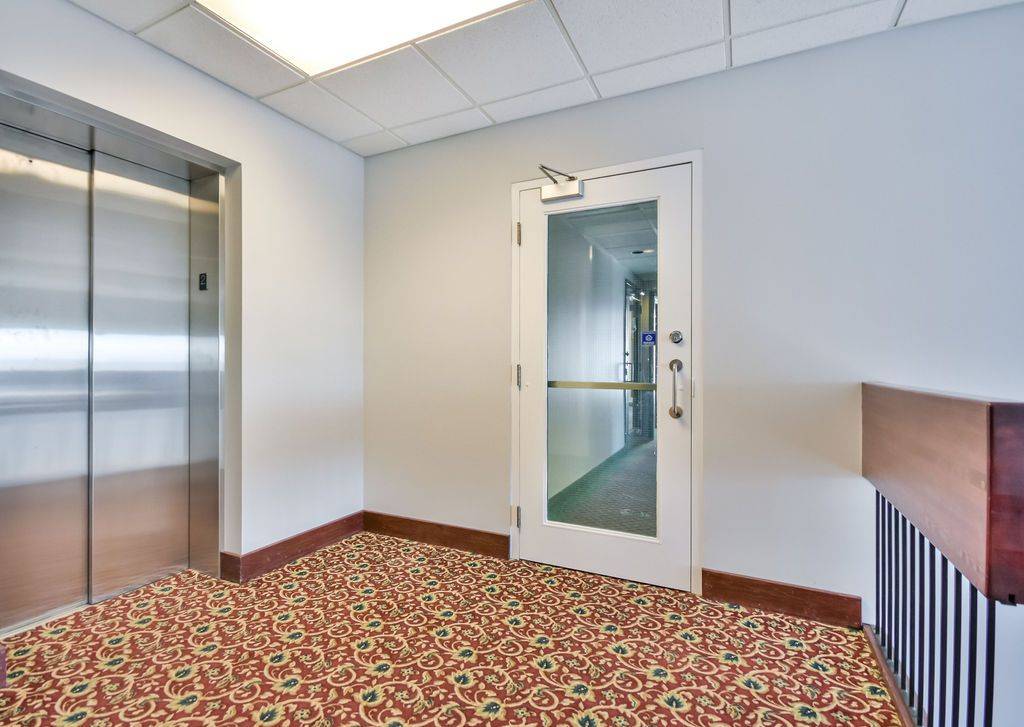 Orillia, ON L3V 4R6,19 Front ST N #202