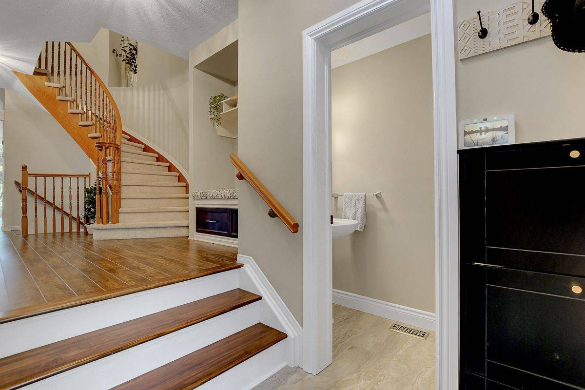 Orleans - Convent Glen And Area, ON K1C 7R8,230 Greenridge ST