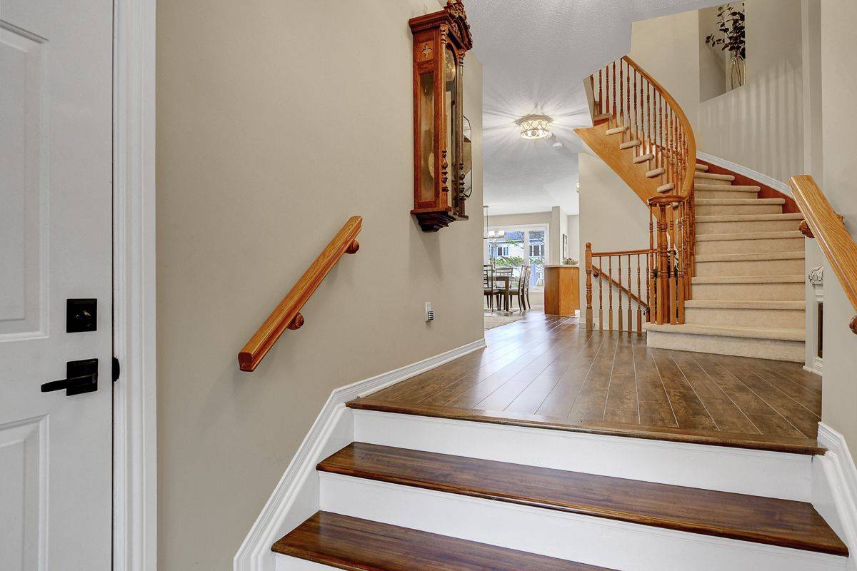 Orleans - Convent Glen And Area, ON K1C 7R8,230 Greenridge ST