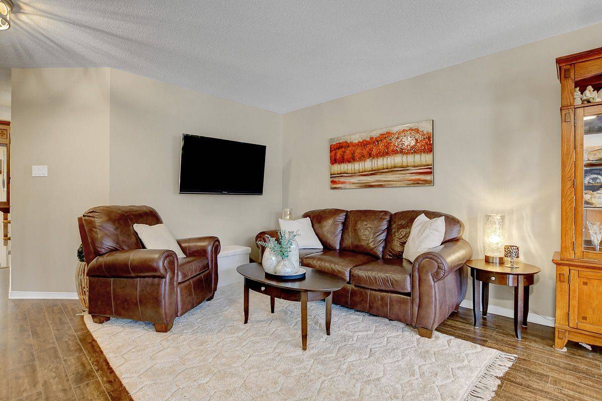 Orleans - Convent Glen And Area, ON K1C 7R8,230 Greenridge ST