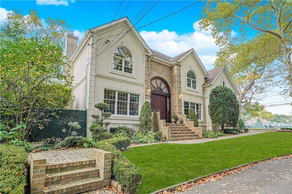 Staten Island, NY 10304,15 The Oval