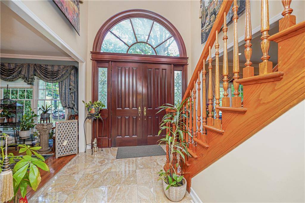 Staten Island, NY 10304,15 The Oval