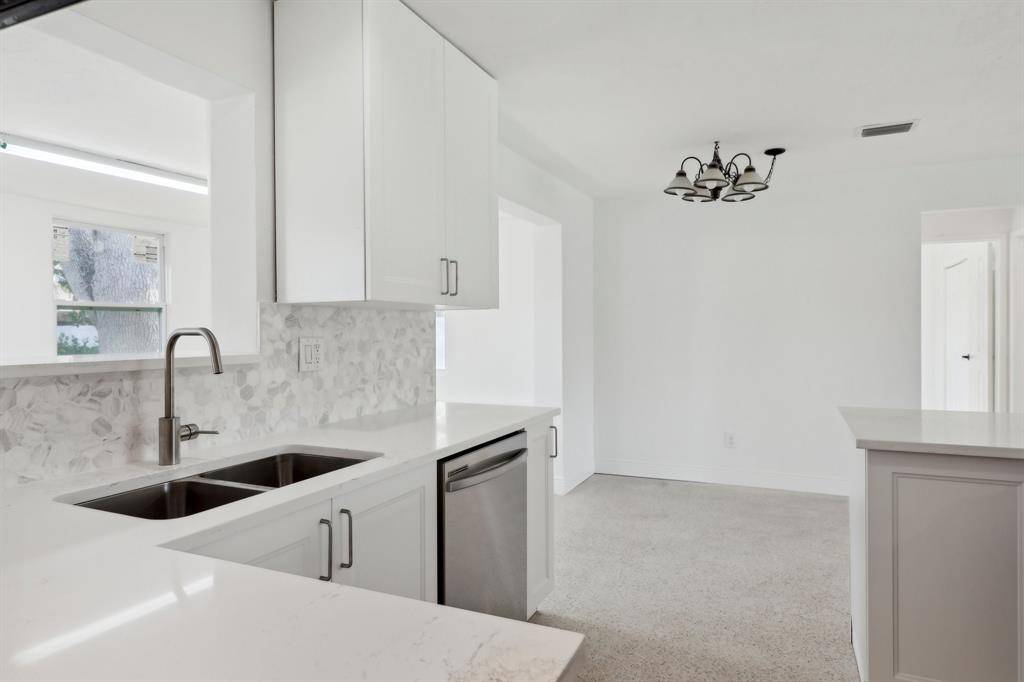 Oakland Park, FL 33334,1547 NE 39th St