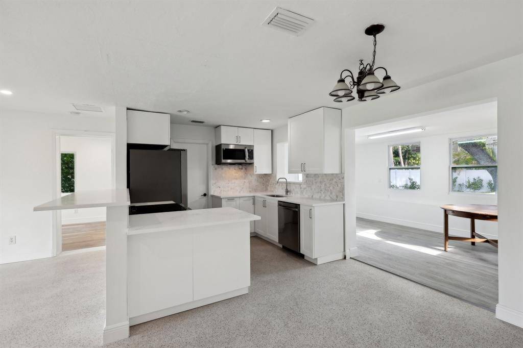 Oakland Park, FL 33334,1547 NE 39th St