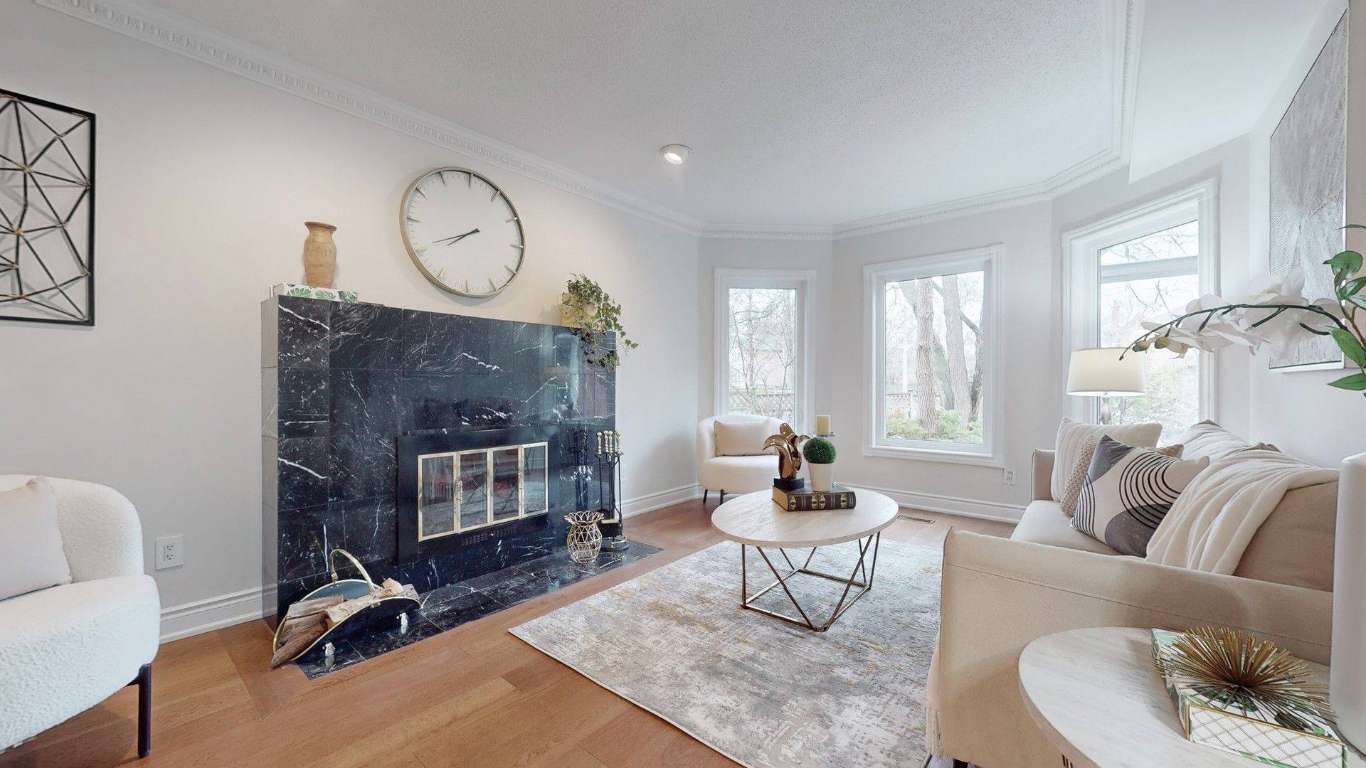 Richmond Hill, ON L4C 8X2,15 Hart ST