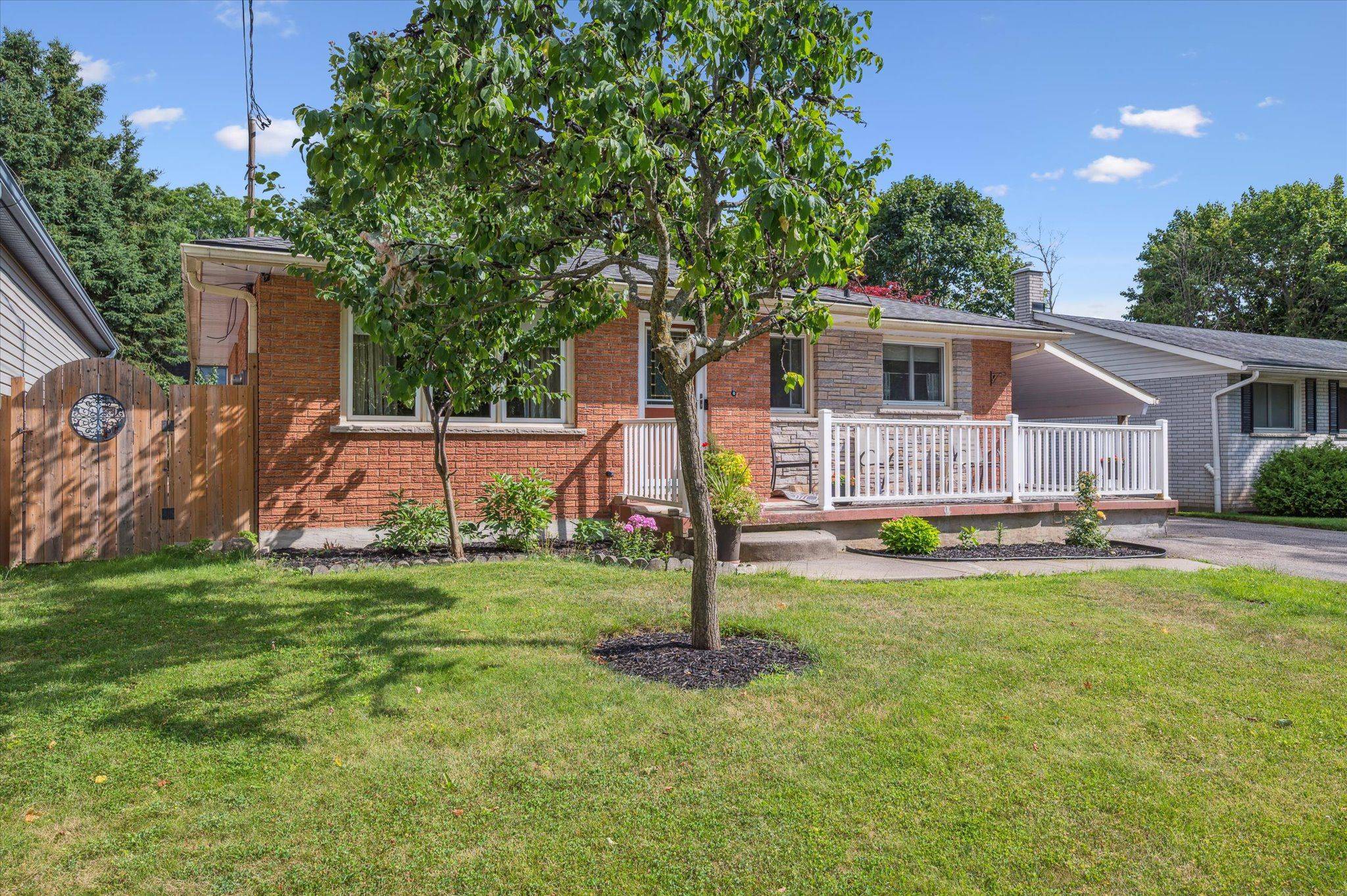 Guelph, ON N1E 1A7,17 Dalebrook PL