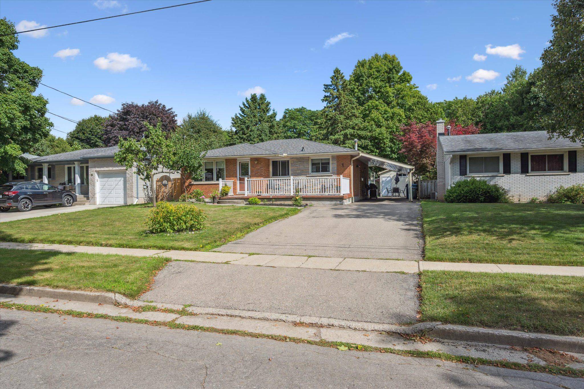 Guelph, ON N1E 1A7,17 Dalebrook PL