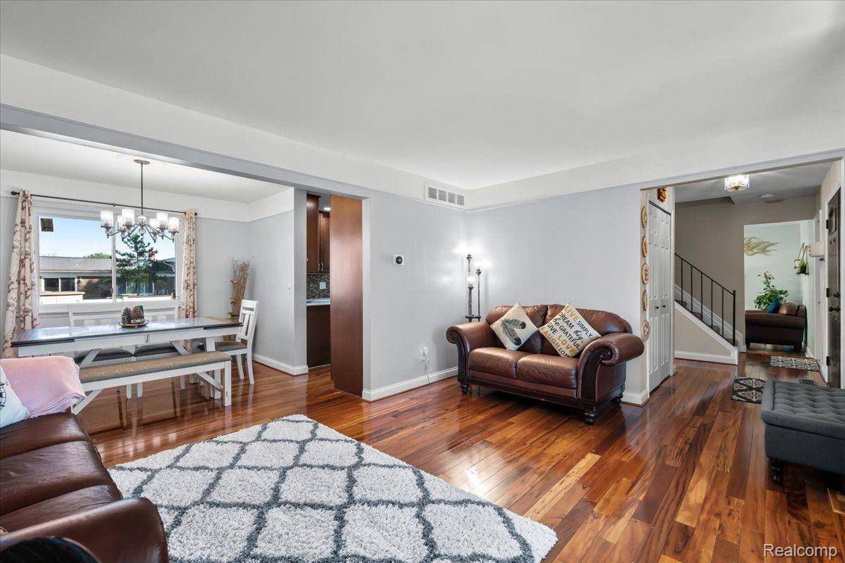 Canton, MI 48187,43980 HARSDALE DR