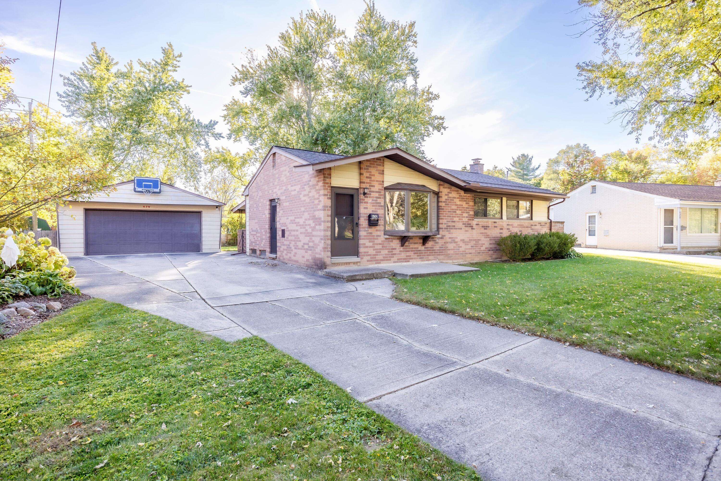 Saline, MI 48176,630 Canterbury DR