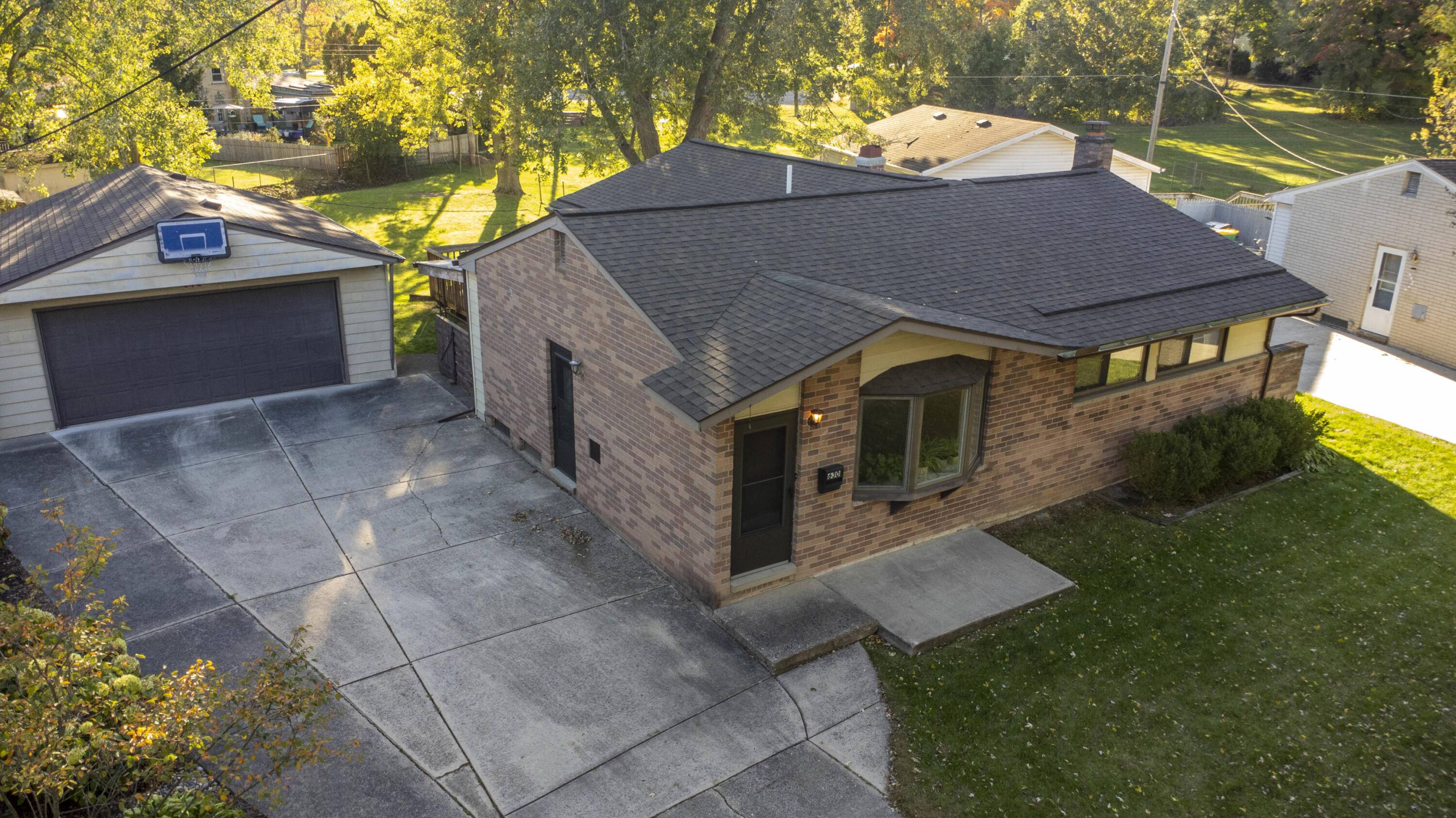 Saline, MI 48176,630 Canterbury DR