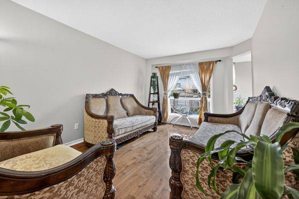 Barrhaven, ON K2J 4N7,23 ORISKA WAY N