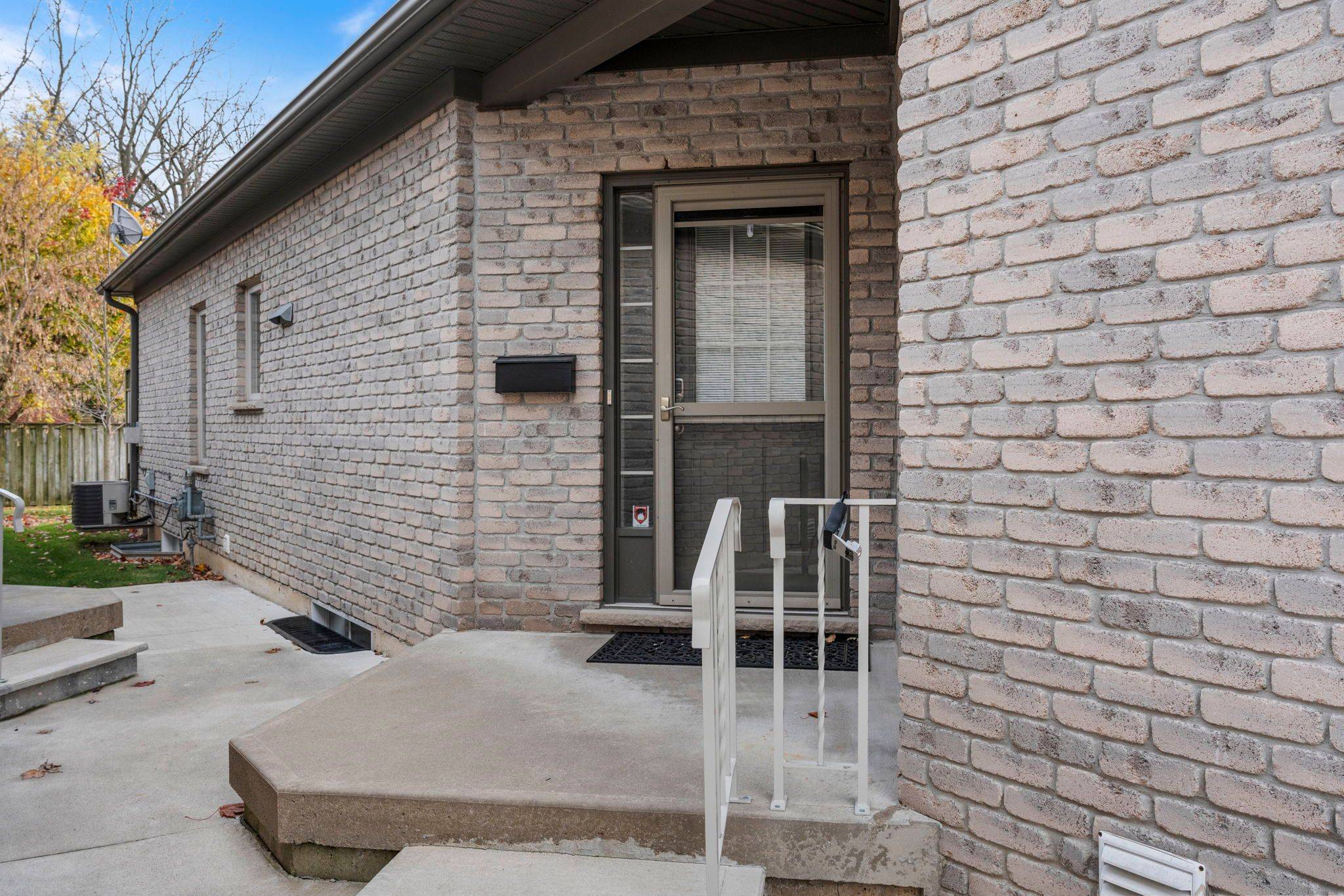 Norfolk, ON N0A 1N0,800 Main ST #16