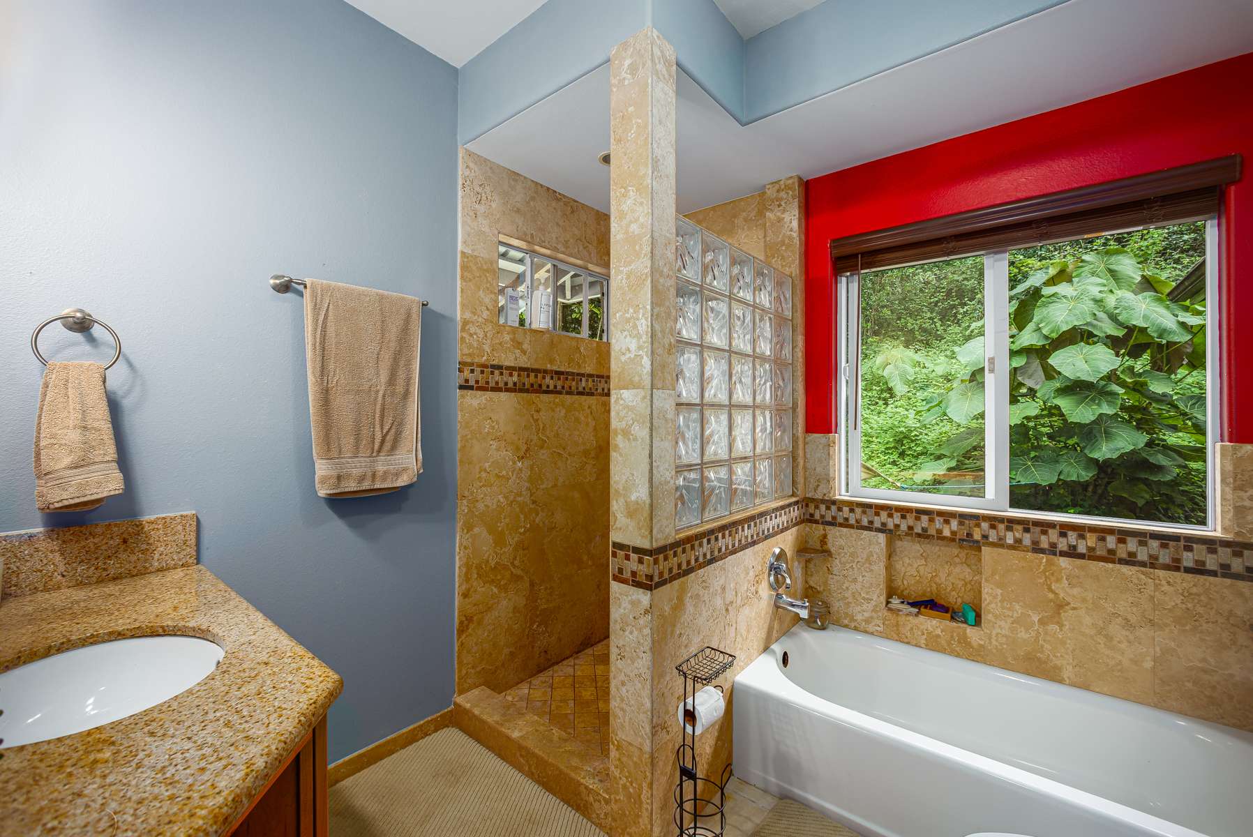 Captain Cook, HI 96704,87-2500 LUANA PL