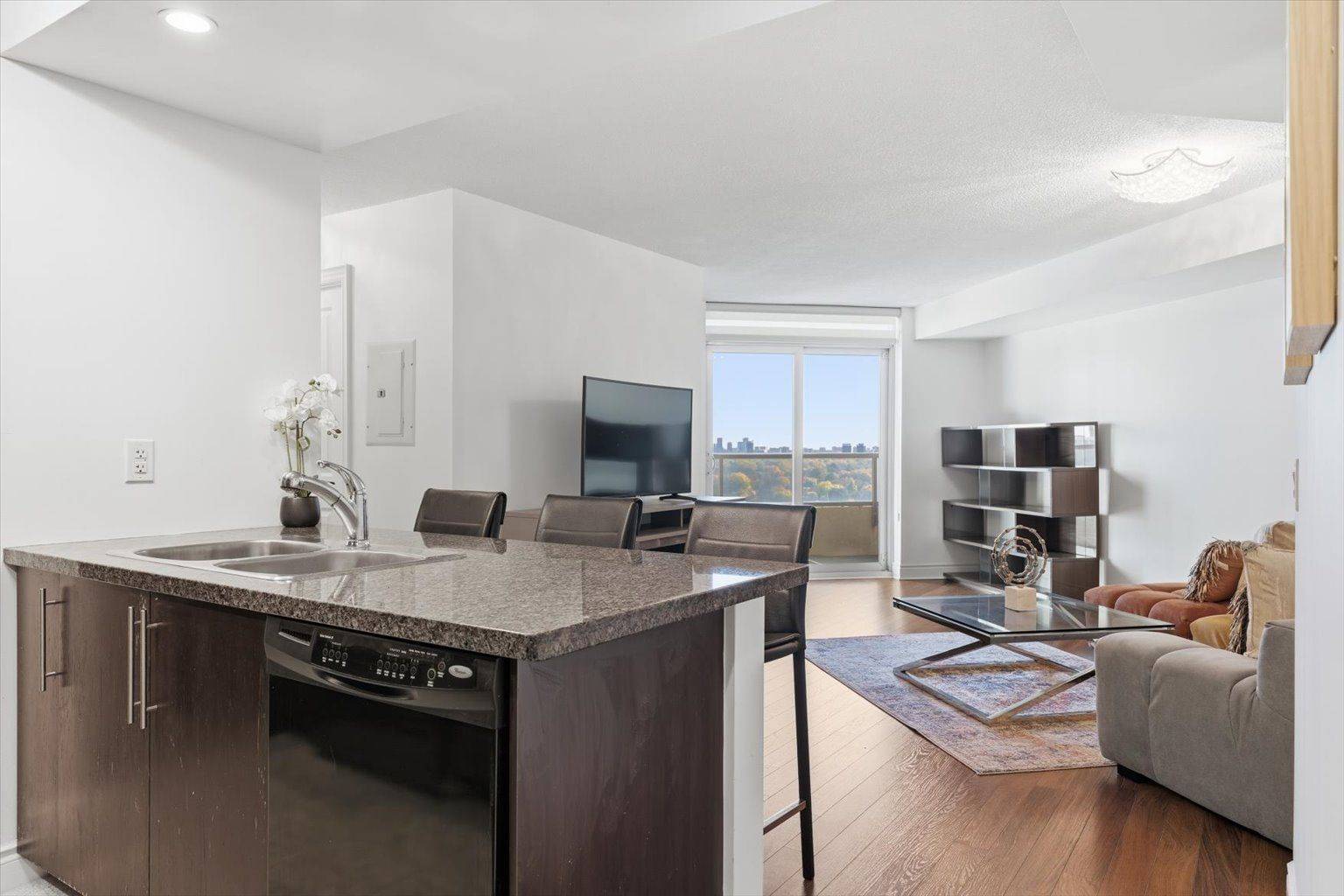 Toronto C14, ON M2N 0C1,500 Doris AVE #1325