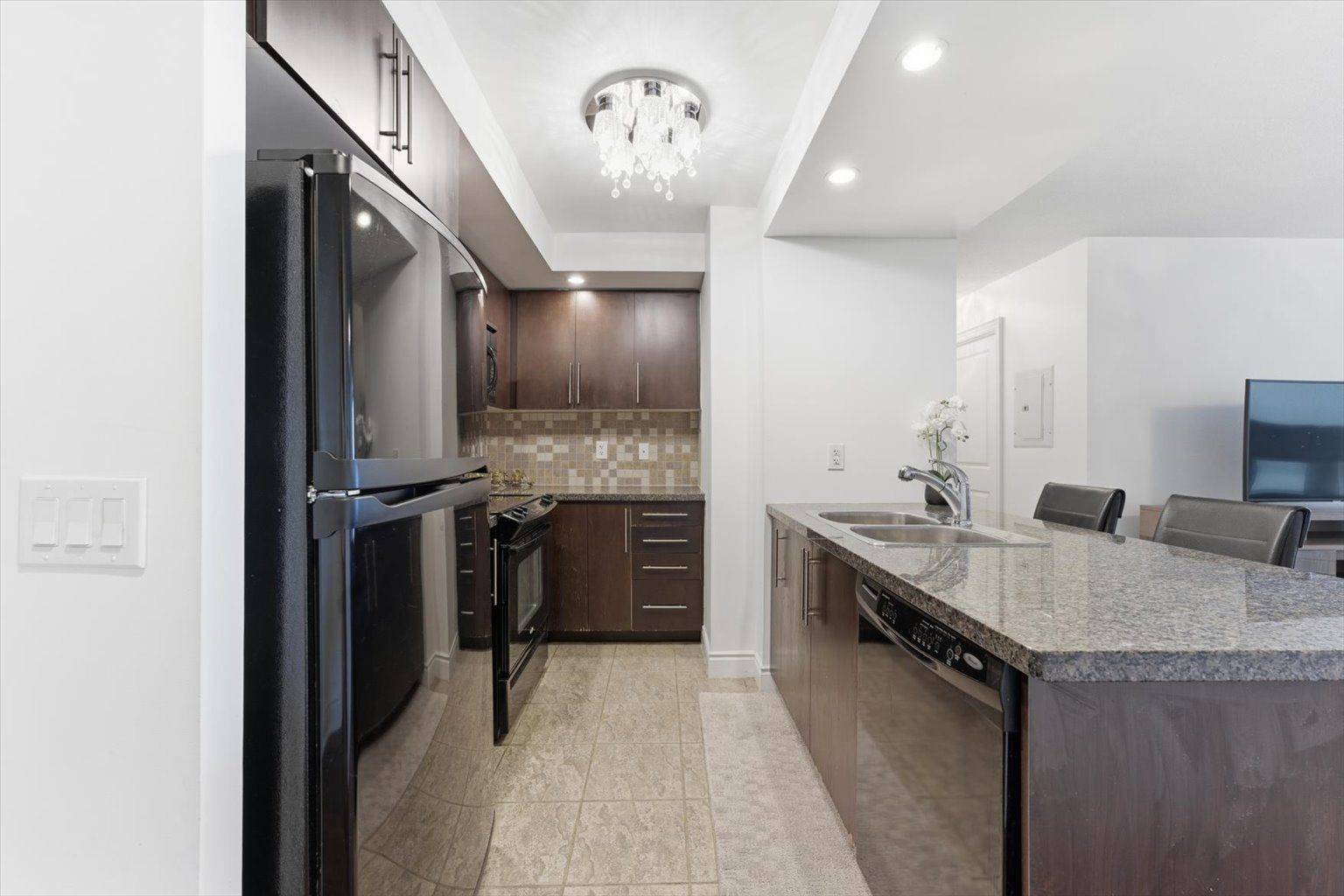 Toronto C14, ON M2N 0C1,500 Doris AVE #1325