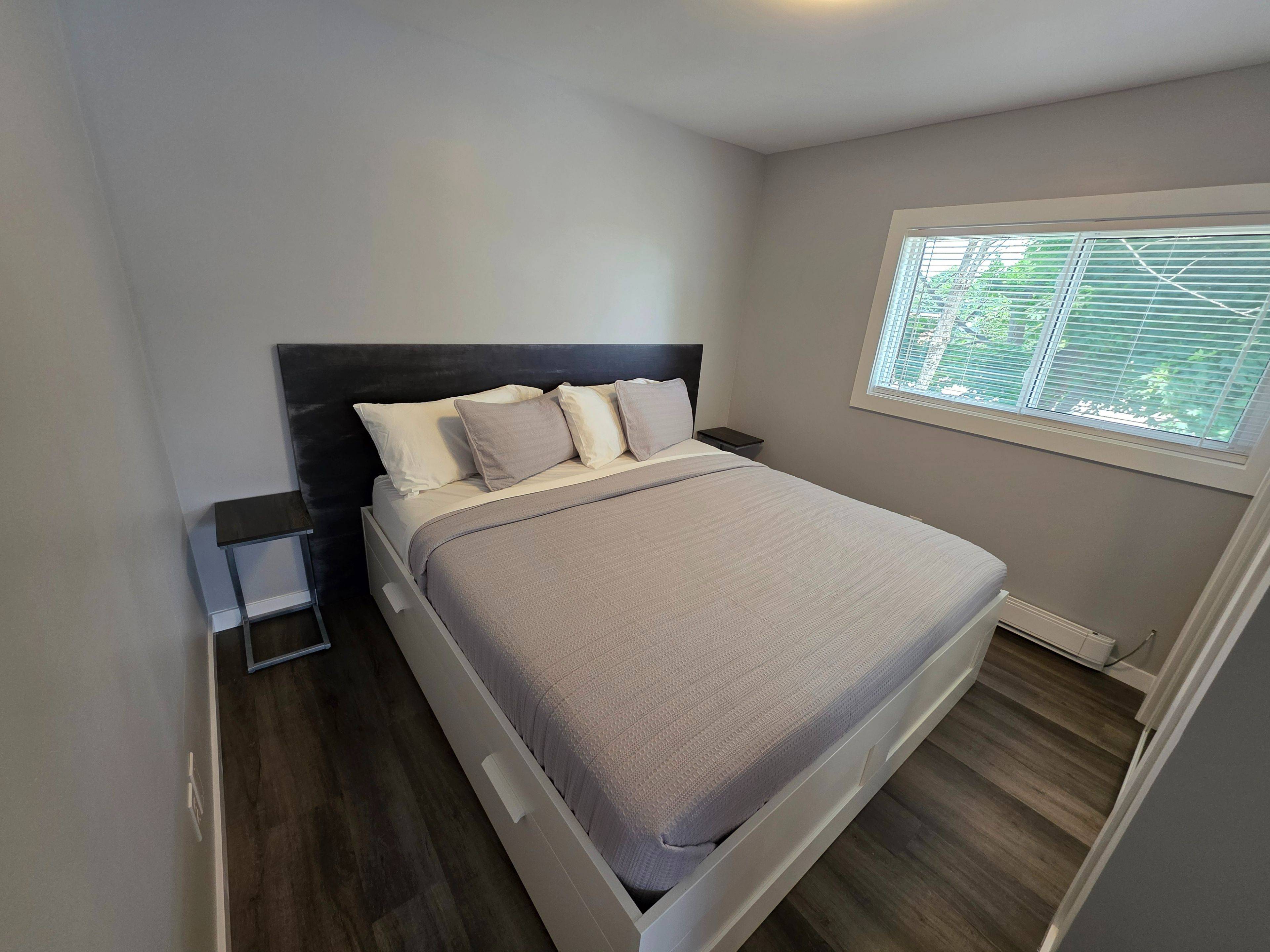 Orillia, ON L3V 5K5,82 Albert ST N #5