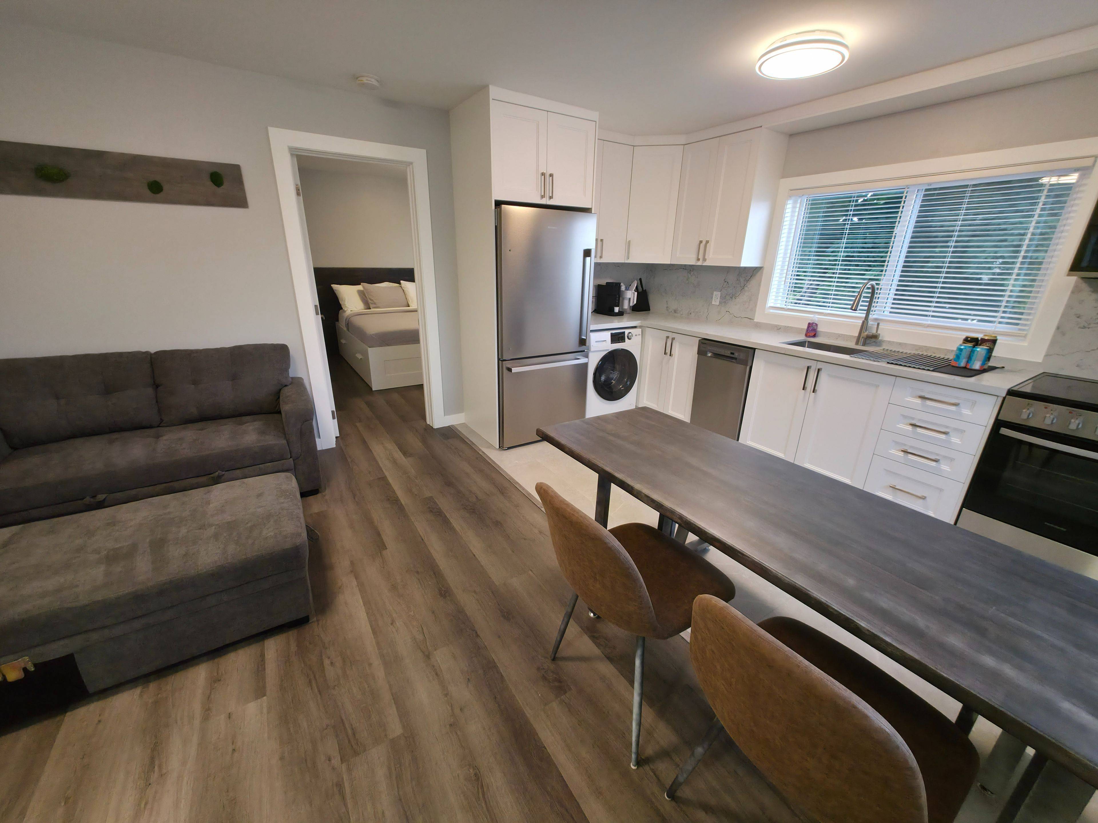 Orillia, ON L3V 5K5,82 Albert ST N #5