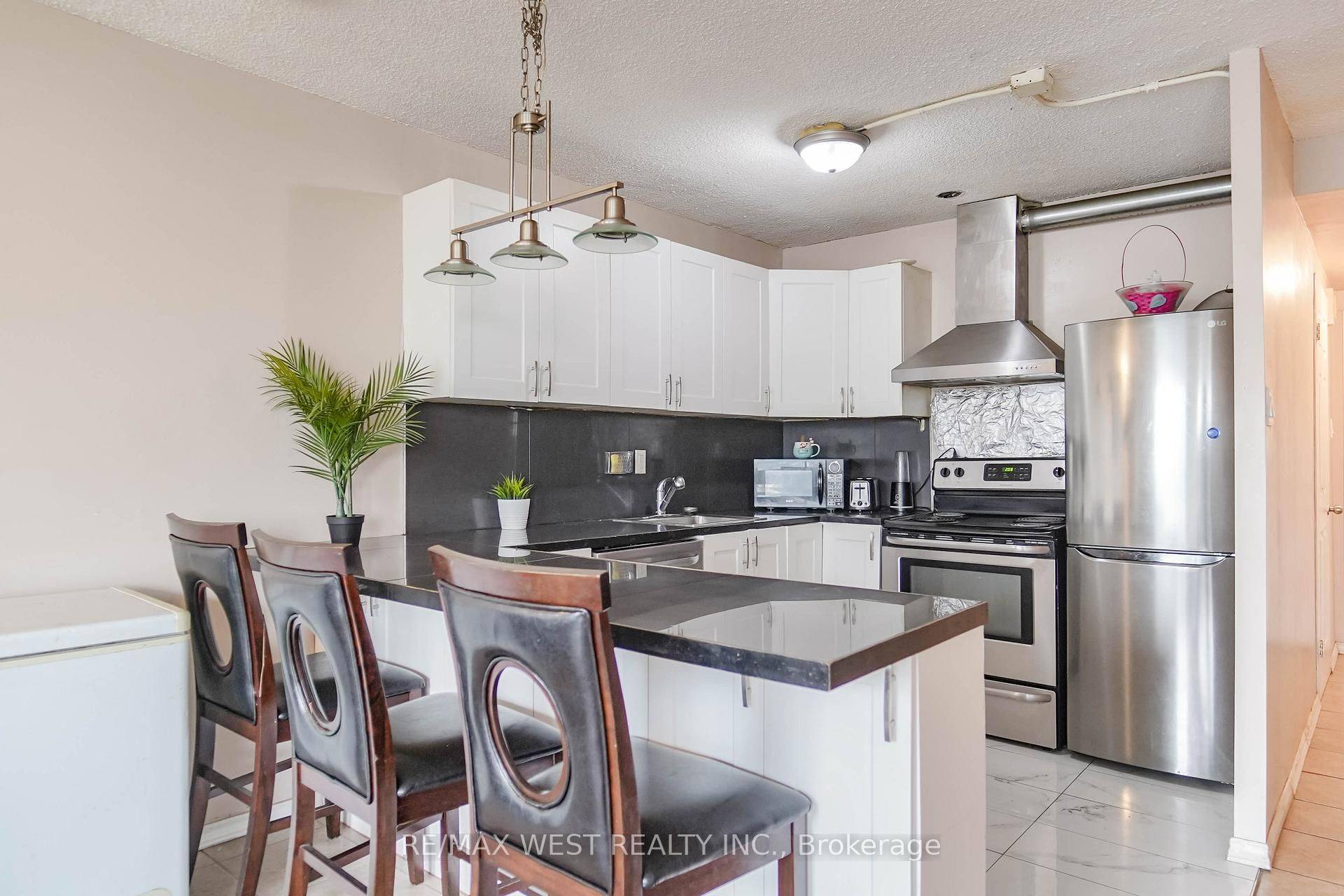 Toronto W10, ON M9V 4M1,40 Panorama CT #408