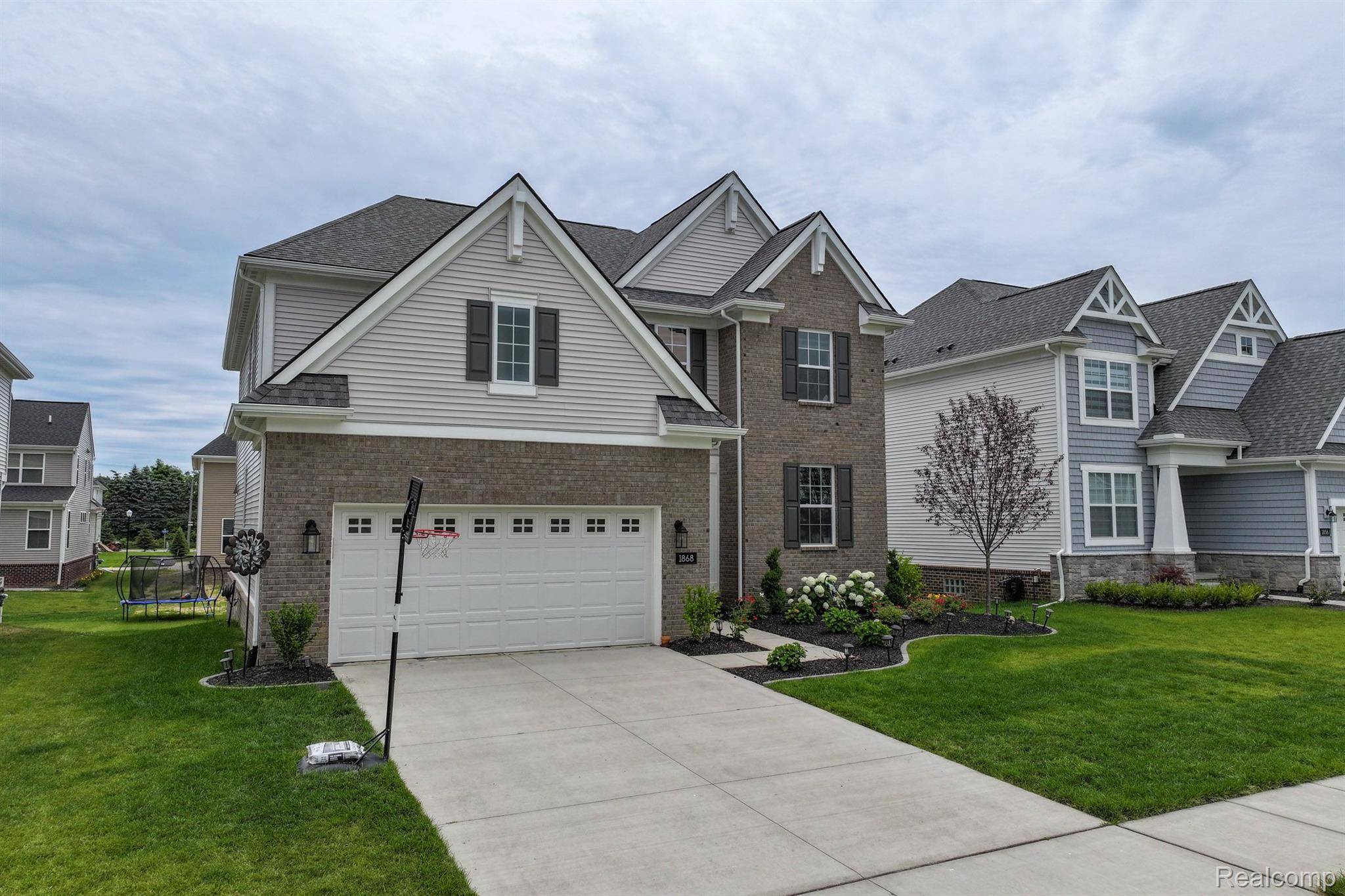 Wixom, MI 48393,1868 RUBY ST