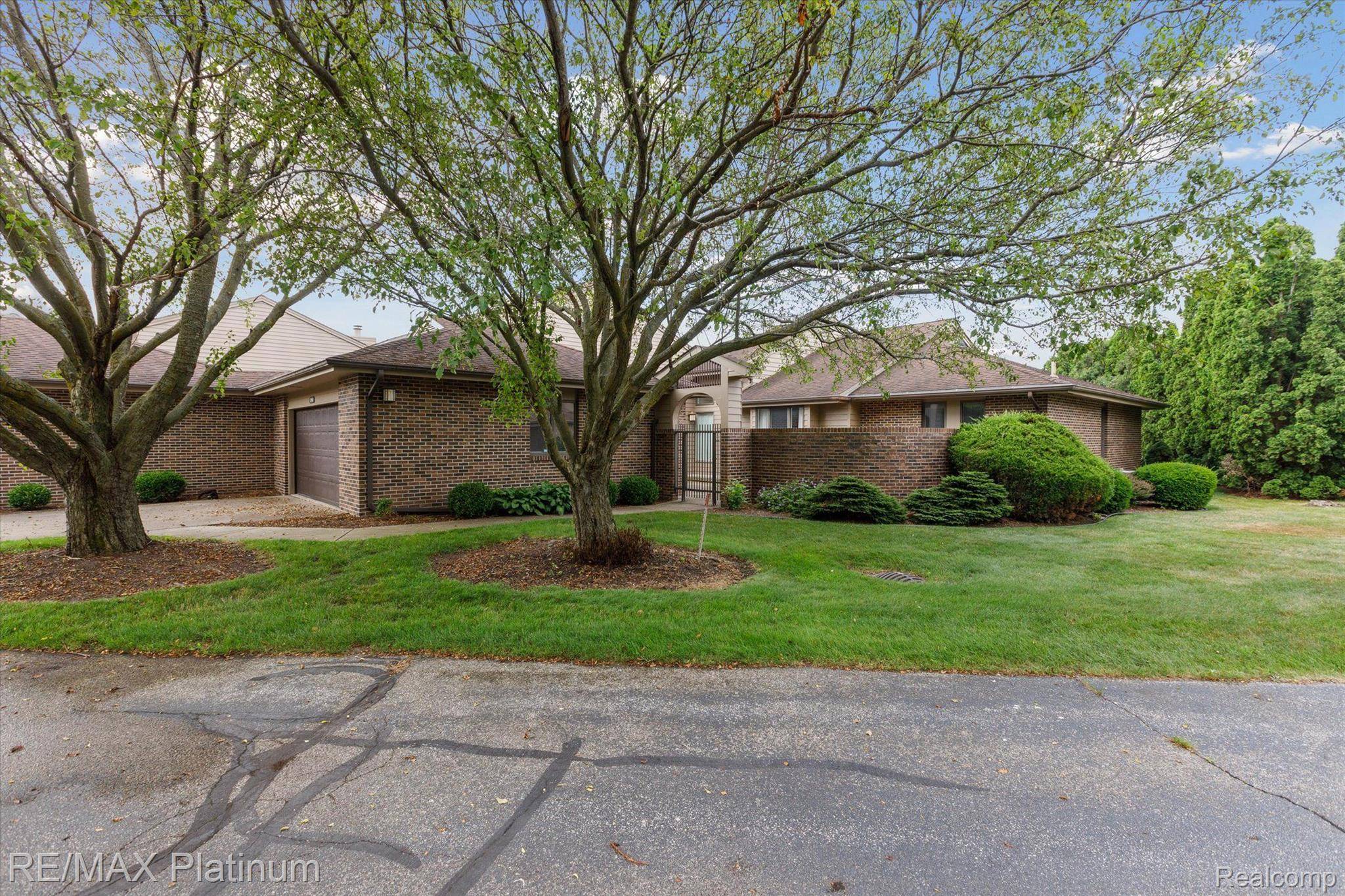 Bay City, MI 48706,2708 OAKMONT DR